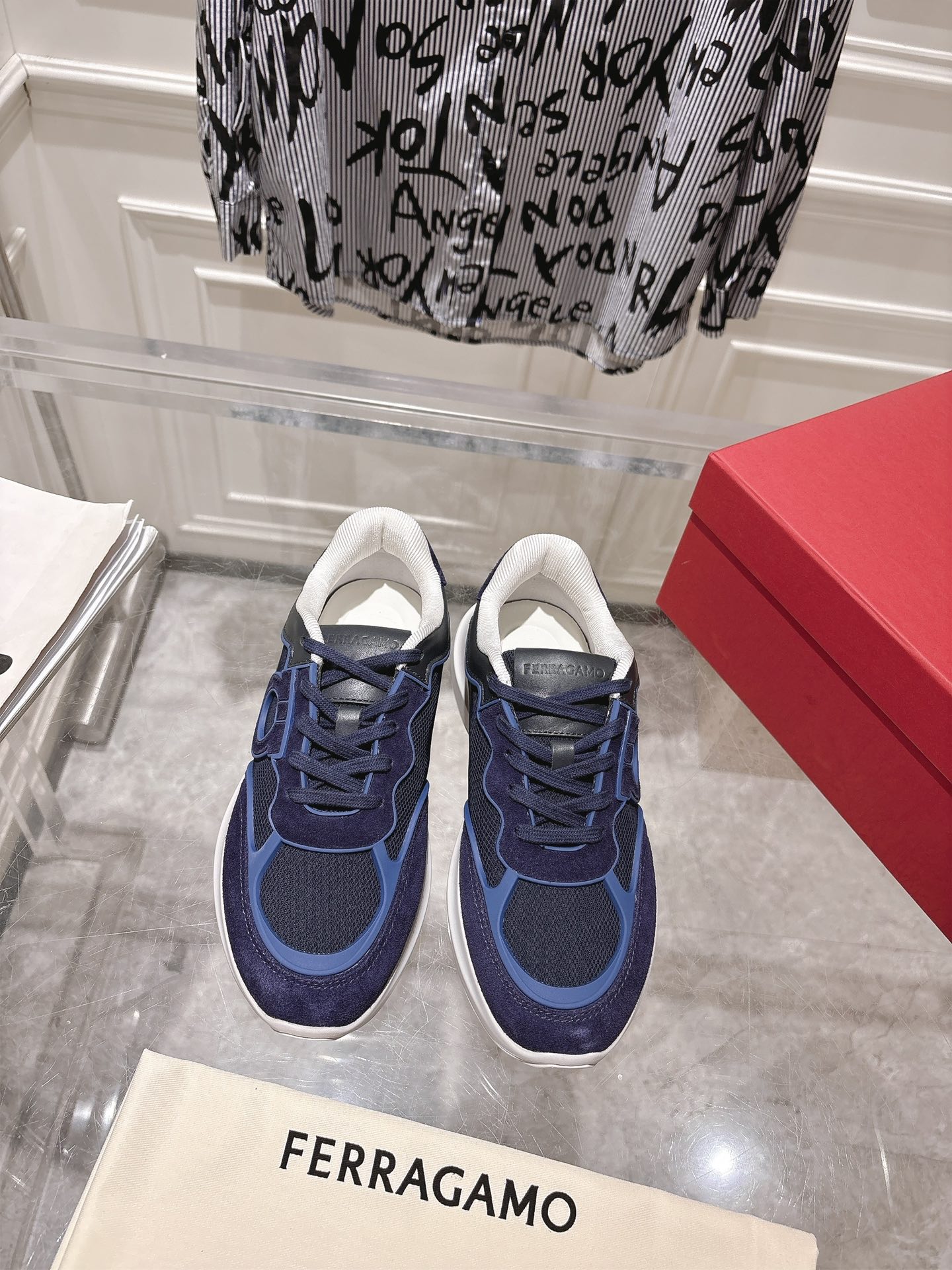 NO:231731,Ferragamo 2025 new men's sports and casual shoes for 2025 are light, comfortable and practical. The most comfortable shoes on the feet are purchased and developed for the whole pair of shoes. All customized materials, exclusive mold opening sole, all details are shipped together, and even the packaging is the same as the genuine one. Size: men's 39-45, casual shoes/sports shoes, ferragamo, ferragamo, sneakers19860909出Ferragamo菲拉格慕2025新款男士运动休闲鞋轻便舒适又实穿 上脚最舒适的鞋子整双鞋子采购Zp开发打造,全部定制材料,独家开模大底,细节全部对版出货,连包装也做到跟正品一样.码数:男39-45,休闲鞋/运动鞋,ferragamo,ferragamo,sneakers,Women's Shoes