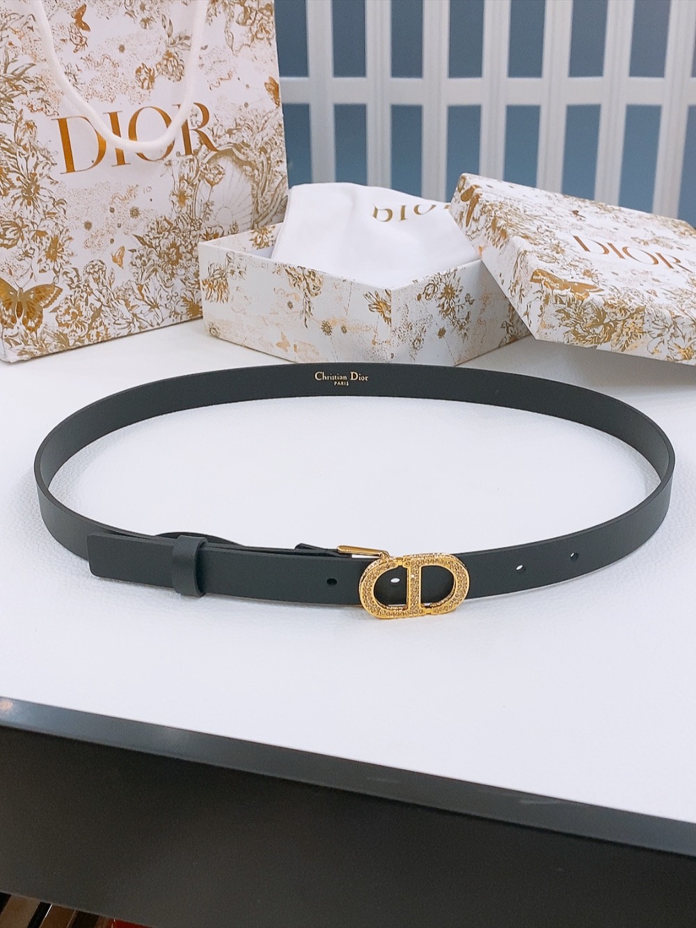 NO:140258,Original single Dior 20mm black smooth cowhide leather and silver tone crystal 30 Montaigne belt CD belt buckle Silver tone crystal Inside with Christian Dior Paris logo Light gold finish metal details Cowhide leather, copper alloy, imitation crystal, belt, dior, cowhide19860909原单 Dior 20 毫米黑色光滑牛皮革和银色调仿水晶 30 Montaigne 腰带 CD 腰带扣 银色调仿水晶 内侧饰以 Christian Dior Paris 标志 浅金色饰面金属细节 牛皮革,铜合金,仿水晶,皮带,dior,cowhide,Belt