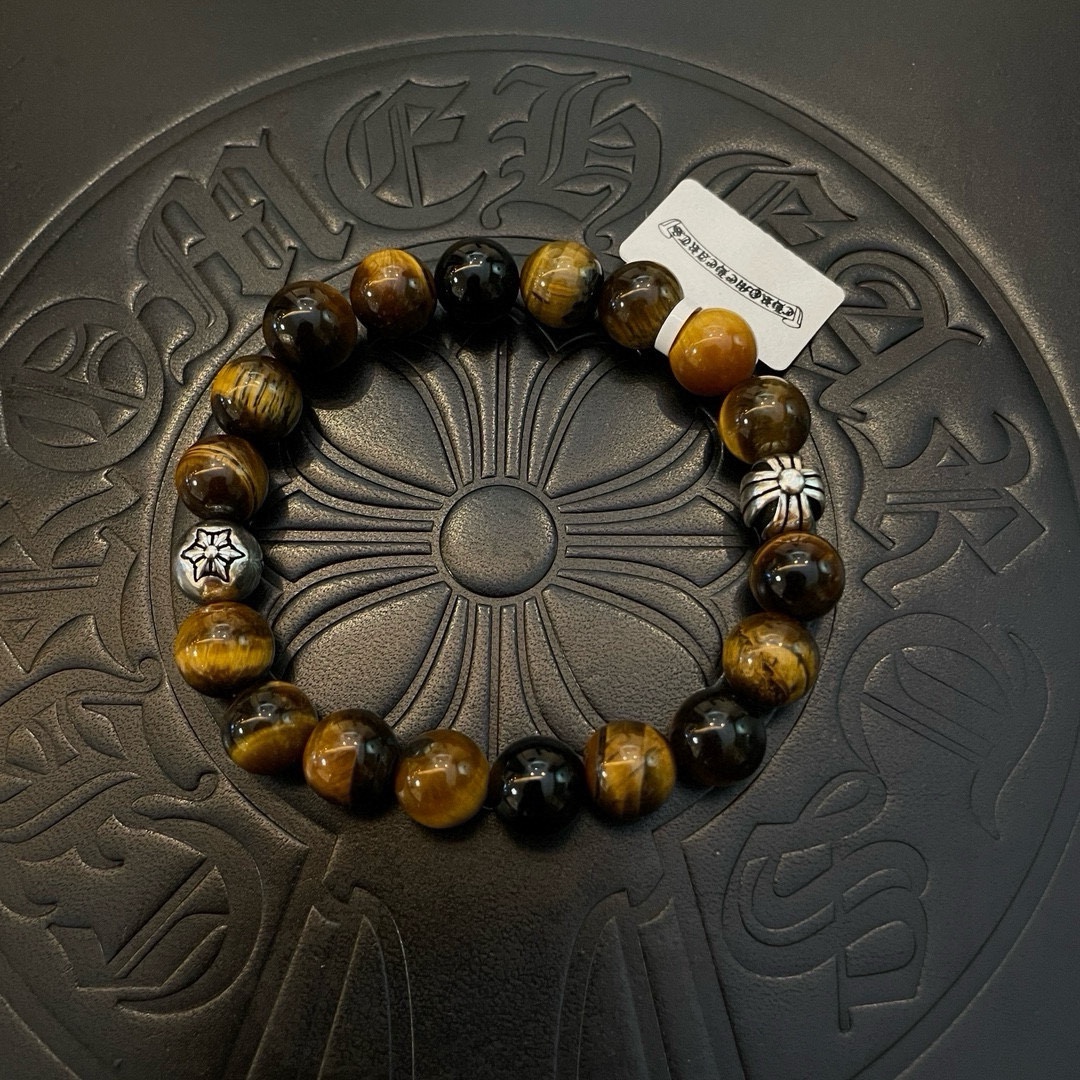 NO:113032,New [Counter Quality] Chrome Hearts Croxin Classic retro multi-element tiger-eye stone bracelet bracelet, different pattern design styles with different concave and convex shapes, presenting uniqueness. Cross Scout flowers are Croxin's ambitions, so they last longer. Genuine version of Chrome Hearts Croxin, differentiating the market ordinary light version, matching the quality of the version, looking at the details of the letter printing, retro old gray oxygen level. Seiko version!  !  !  Pure handmade ~ Authentic model opening must-have fashion and fashion, both men and women can wear it, same style for couples, original official website, rock punk style silver style, retro elements, trendy and versatile!  , jewelry boutique, chrome hearts, chrome hearts, bracelet19860909新款【专柜品质】Chrome Hearts克罗心 经典复古多元素虎眼石手链 手串,凹凸造型不同的花纹设计风格 呈现出与众不同 十字架 童军花是克罗心的志 所以更经久不衰 正品打版Chrome Hearts克罗心 区别市场普通轻版 对版对标品质 看字印细节 复古做旧灰氧程度.精工版本！！！ 纯手工打造 ～正品开模潮流时尚必备 男女均可佩戴 情侣同款 官网原版 摇滚朋克泰银风格 复古元素 潮流百搭！,饰品精品,chrome hearts,chrome hearts,bracelet,Jewelry