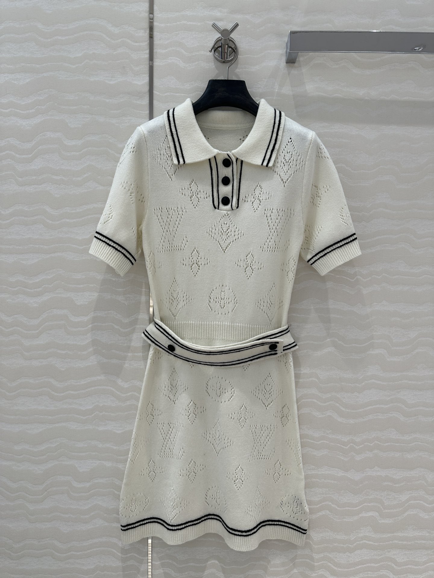 独家首发❤️原单品质！Monogram花㚏学院风针织polo领短袖连衣裙！瑞士机重工定位缕孔嵌花工艺贯穿