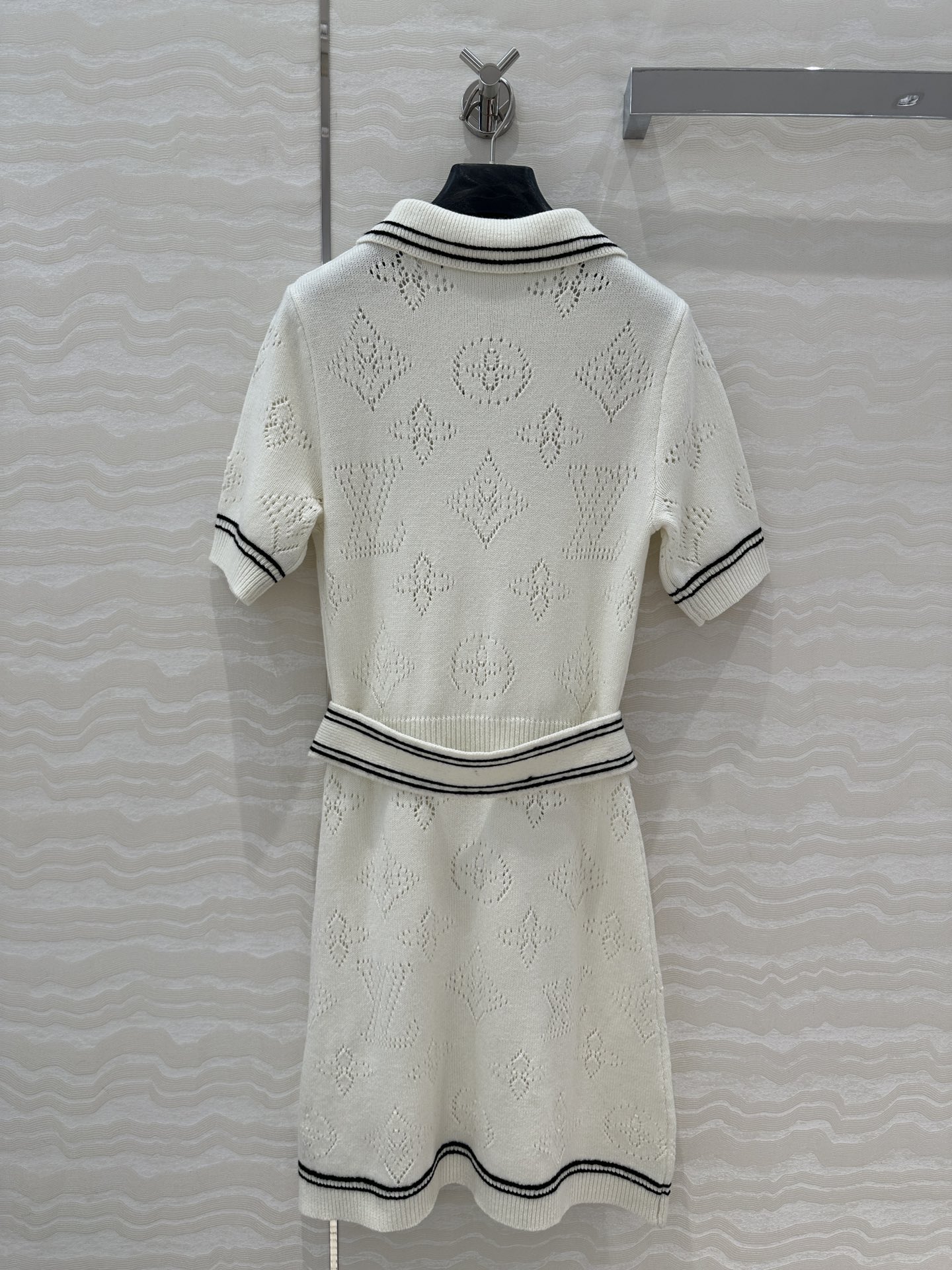 独家首发❤️原单品质！Monogram花㚏学院风针织polo领短袖连衣裙！瑞士机重工定位缕孔嵌花工艺贯穿