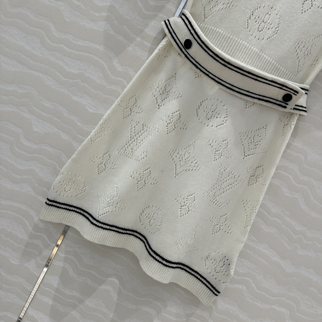 独家首发❤️原单品质！Monogram花㚏学院风针织polo领短袖连衣裙！瑞士机重工定位缕孔嵌花工艺贯穿