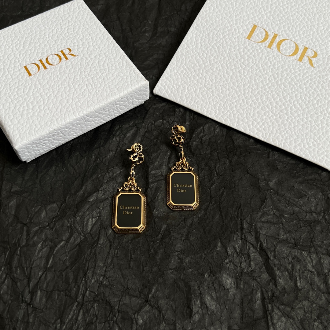 【】 Dior 蛇形吊牌 耳钉 经典 中古奢侈品，古埃及神话的守护蛇变身饰品，它曾作为王室的象征出现在权
