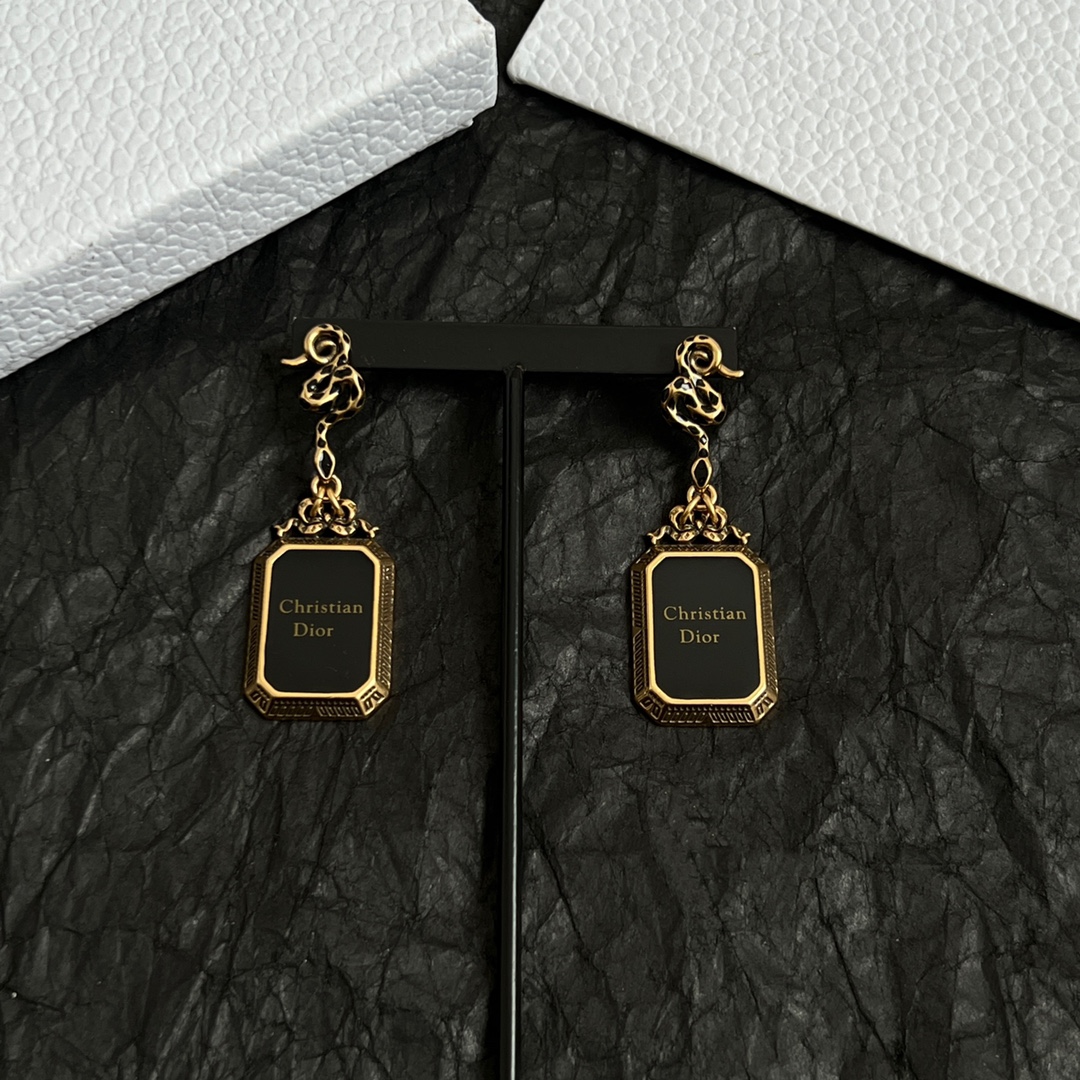 【】 Dior 蛇形吊牌 耳钉 经典 中古奢侈品，古埃及神话的守护蛇变身饰品，它曾作为王室的象征出现在权