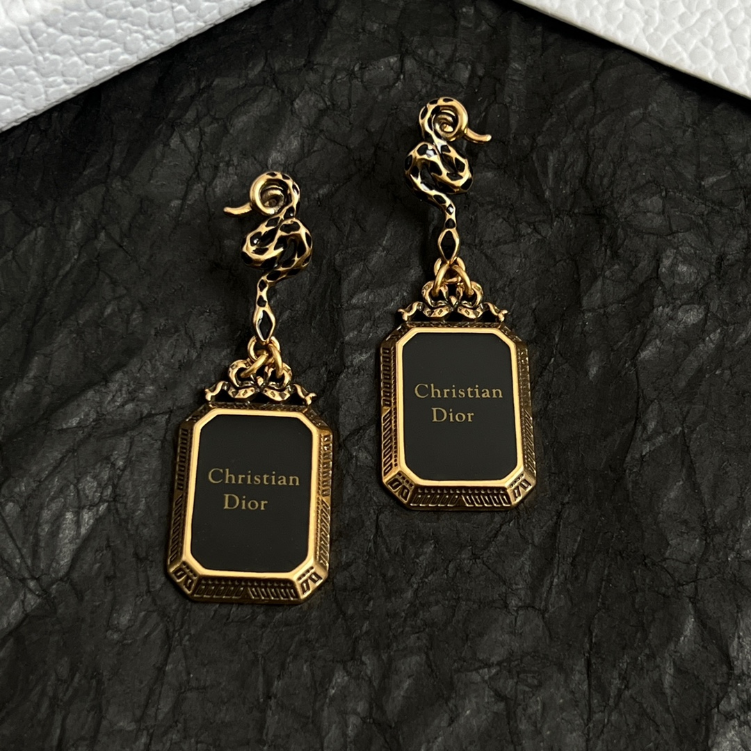 【】 Dior 蛇形吊牌 耳钉 经典 中古奢侈品，古埃及神话的守护蛇变身饰品，它曾作为王室的象征出现在权