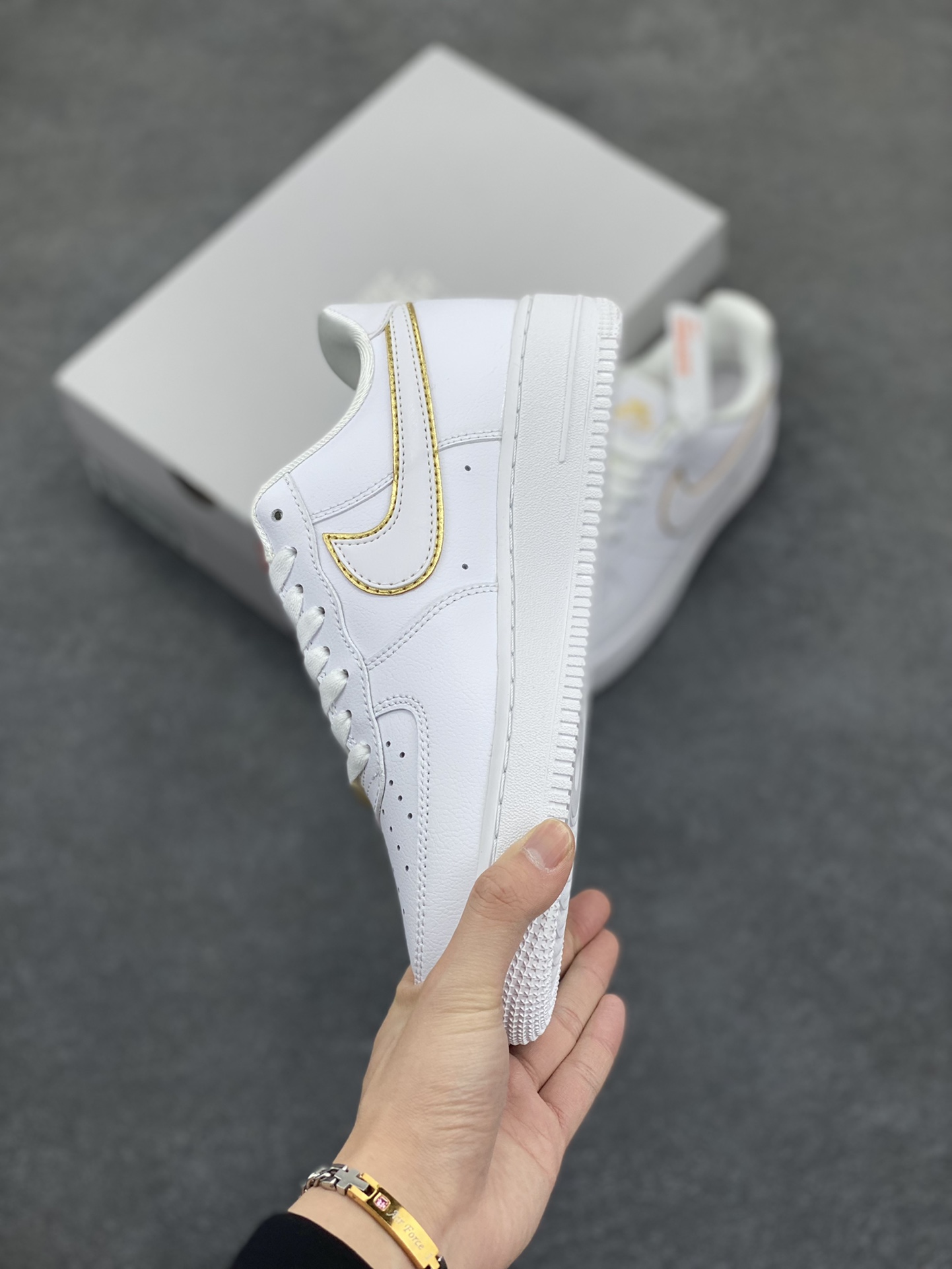 图片[3]-福利特价 Nike Air Force 1 Low 全白金边 空军一号低帮运动休闲板鞋 原装级别 原楦头原纸板 打造纯正空军版型#专注外贸渠道 全掌内置蜂窝气垫 #原盒配件 原厂中底钢印、拉帮完美 货号：AO2132-102 尺码：36 36.5 37.5 38 38.5 39 40 40.5 41 42 42.5 43 44 44.5 45-选品中心