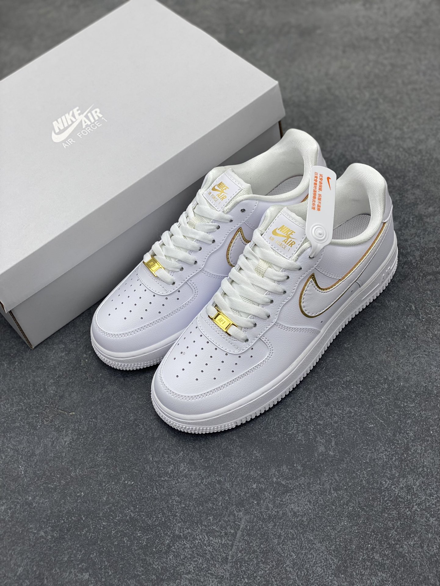 图片[8]-福利特价 Nike Air Force 1 Low 全白金边 空军一号低帮运动休闲板鞋 原装级别 原楦头原纸板 打造纯正空军版型#专注外贸渠道 全掌内置蜂窝气垫 #原盒配件 原厂中底钢印、拉帮完美 货号：AO2132-102 尺码：36 36.5 37.5 38 38.5 39 40 40.5 41 42 42.5 43 44 44.5 45-选品中心