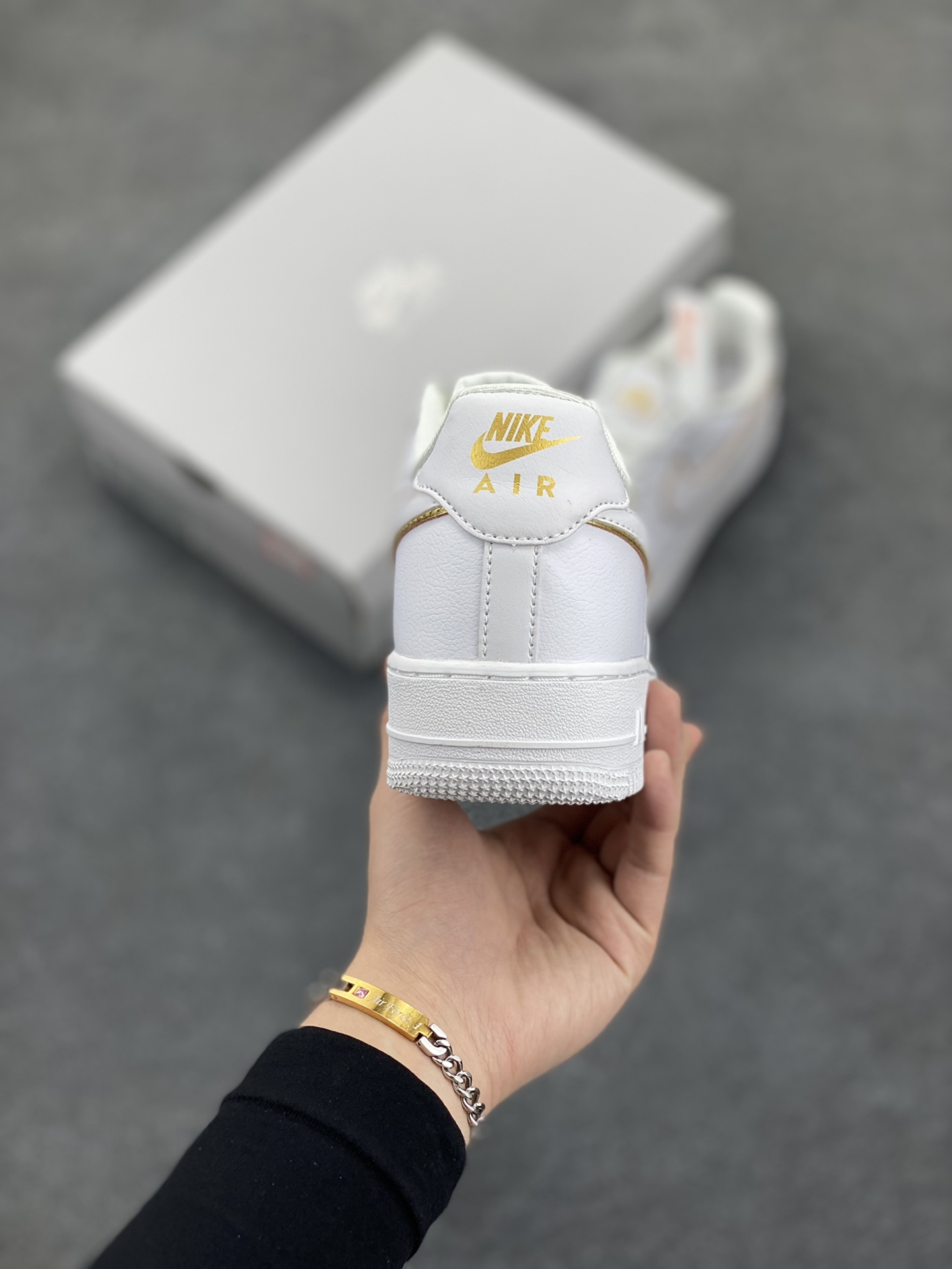 图片[4]-福利特价 Nike Air Force 1 Low 全白金边 空军一号低帮运动休闲板鞋 原装级别 原楦头原纸板 打造纯正空军版型#专注外贸渠道 全掌内置蜂窝气垫 #原盒配件 原厂中底钢印、拉帮完美 货号：AO2132-102 尺码：36 36.5 37.5 38 38.5 39 40 40.5 41 42 42.5 43 44 44.5 45-选品中心