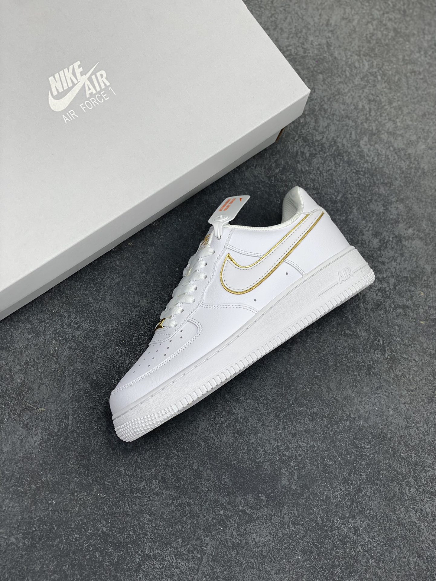 图片[7]-福利特价 Nike Air Force 1 Low 全白金边 空军一号低帮运动休闲板鞋 原装级别 原楦头原纸板 打造纯正空军版型#专注外贸渠道 全掌内置蜂窝气垫 #原盒配件 原厂中底钢印、拉帮完美 货号：AO2132-102 尺码：36 36.5 37.5 38 38.5 39 40 40.5 41 42 42.5 43 44 44.5 45-选品中心