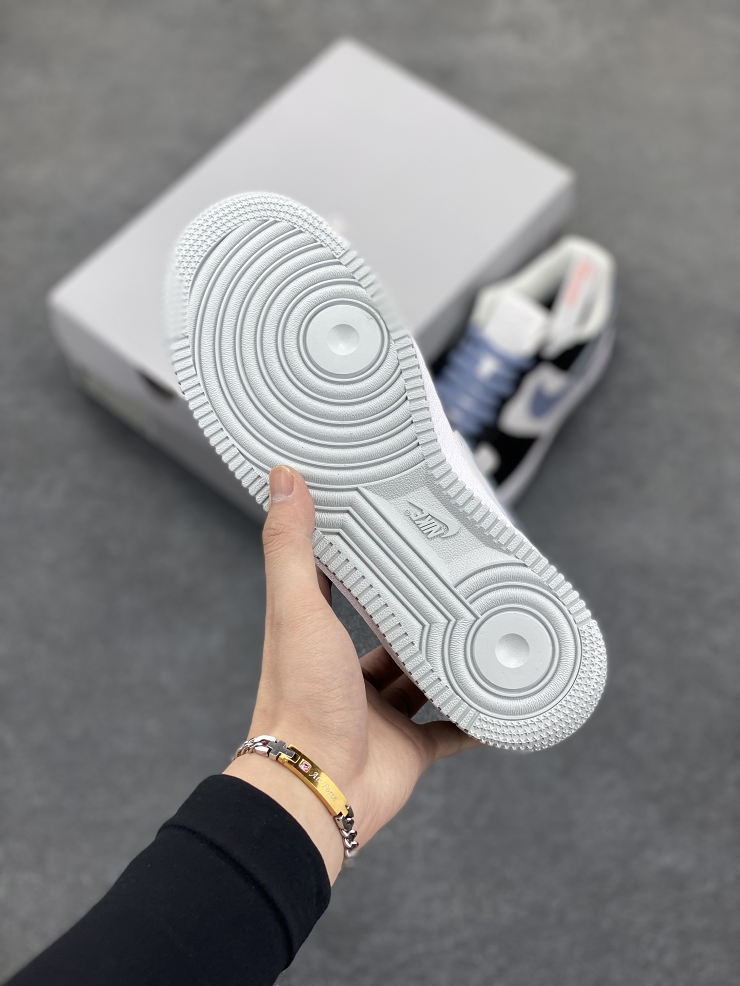 图片[5]-福利特价 Nike Air Force 1 Low 白黑灰 空军一号低帮运动休闲板鞋 原楦头原纸板 打造纯正空军版型#专注外贸渠道 全掌内置蜂窝气垫 #原盒配件 原厂中底钢印、拉帮完美 货号：FD9065-100 尺码：36 36.5 37.5 38 38.5 39 40 40.5 41 42 42.5 43 44 44.5 45-选品中心