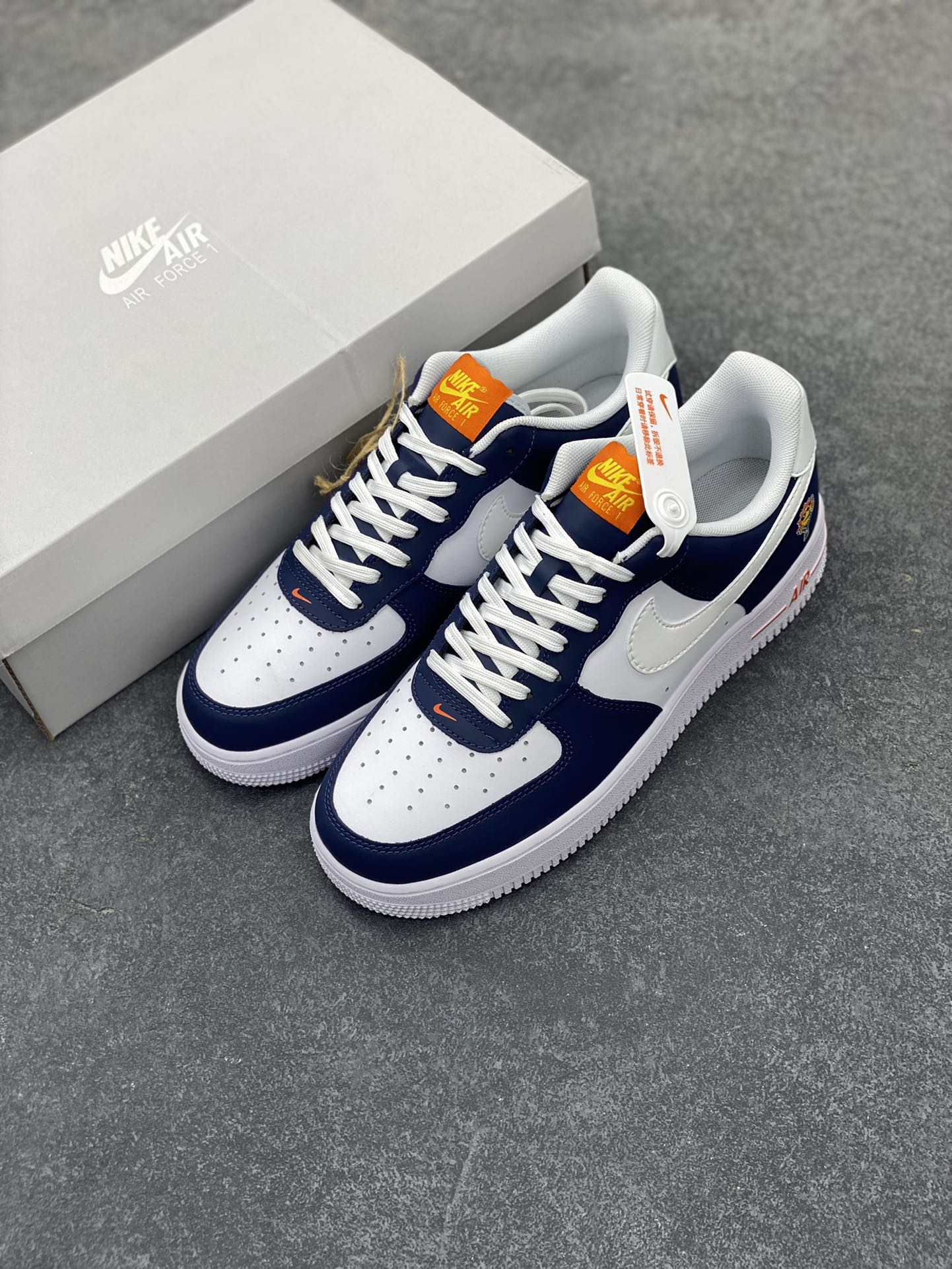 图片[8]-福利特价 Nike Air Force 1 Low 联名白深蓝 空军一号低帮运动休闲板鞋 原楦头原纸板 打造纯正空军版型#专注外贸渠道 全掌内置蜂窝气垫 #原盒配件 原厂中底钢印、拉帮完美 货号：FN7239-410 尺码：36 36.5 37.5 38 38.5 39 40 40.5 41 42 42.5 43 44 44.5 45-选品中心