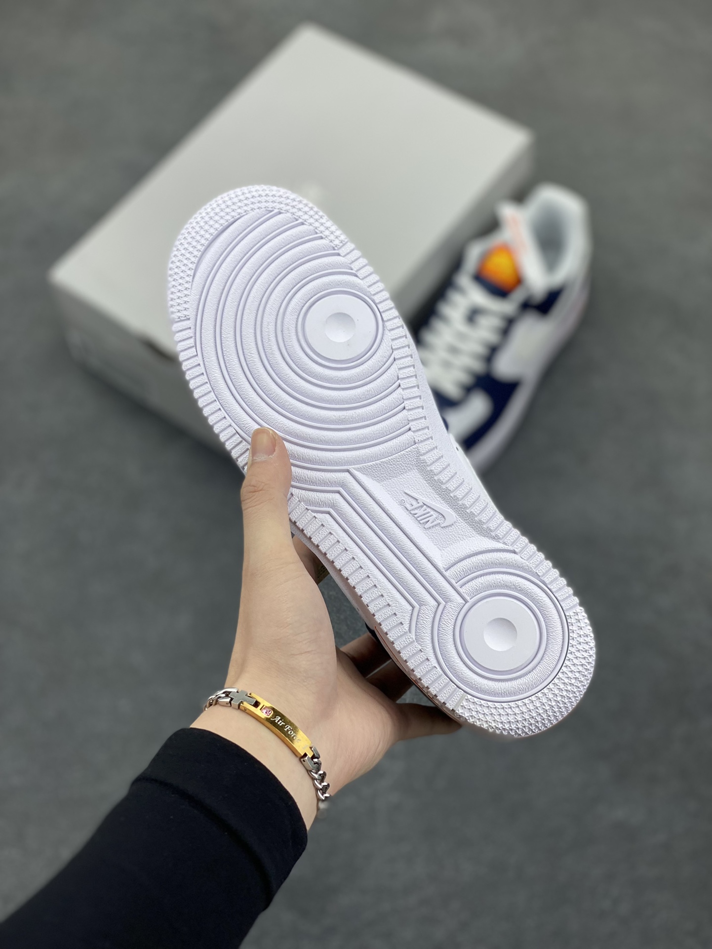 图片[5]-福利特价 Nike Air Force 1 Low 联名白深蓝 空军一号低帮运动休闲板鞋 原楦头原纸板 打造纯正空军版型#专注外贸渠道 全掌内置蜂窝气垫 #原盒配件 原厂中底钢印、拉帮完美 货号：FN7239-410 尺码：36 36.5 37.5 38 38.5 39 40 40.5 41 42 42.5 43 44 44.5 45-选品中心