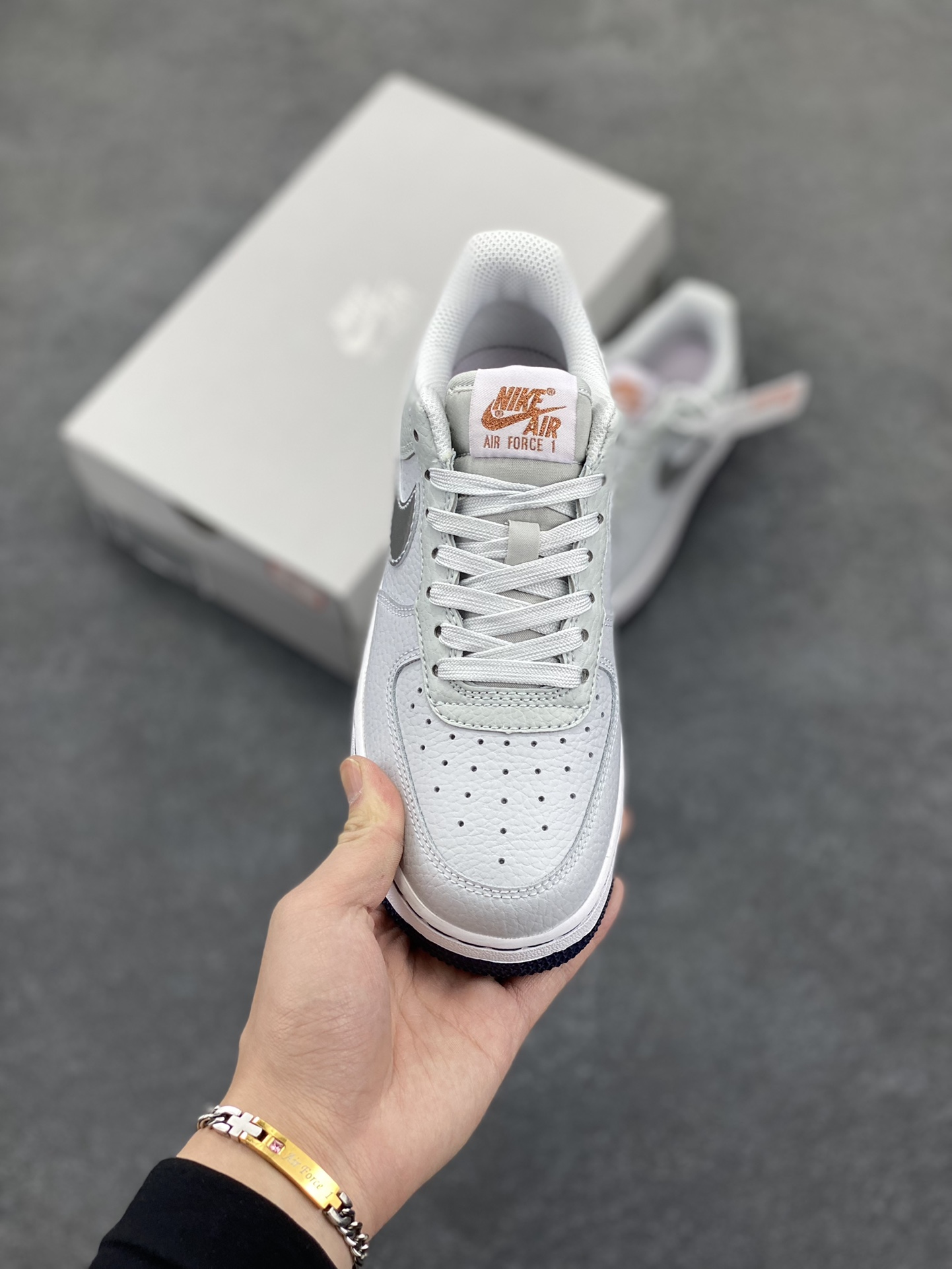 图片[2]-福利特价 Nike Air Force 1 Low 灰蓝银 空军一号低帮运动休闲板鞋 原楦头原纸板 打造纯正空军版型#专注外贸渠道 全掌内置蜂窝气垫 #原盒配件 原厂中底钢印、拉帮完美 货号：CT3839-004 尺码：36 36.5 37.5 38 38.5 39 40 40.5 41 42 42.5 43 44 44.5 45-选品中心