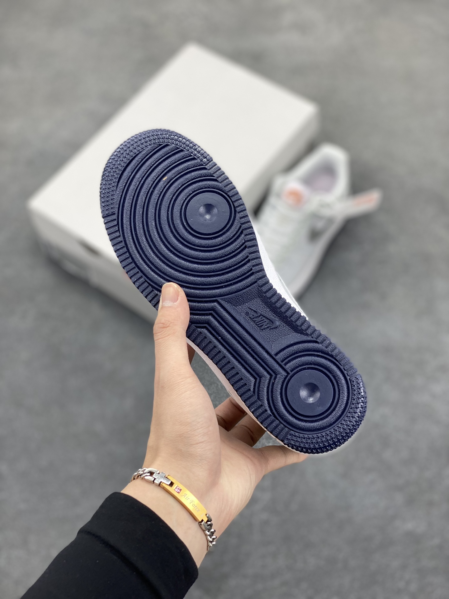 图片[5]-福利特价 Nike Air Force 1 Low 灰蓝银 空军一号低帮运动休闲板鞋 原楦头原纸板 打造纯正空军版型#专注外贸渠道 全掌内置蜂窝气垫 #原盒配件 原厂中底钢印、拉帮完美 货号：CT3839-004 尺码：36 36.5 37.5 38 38.5 39 40 40.5 41 42 42.5 43 44 44.5 45-选品中心