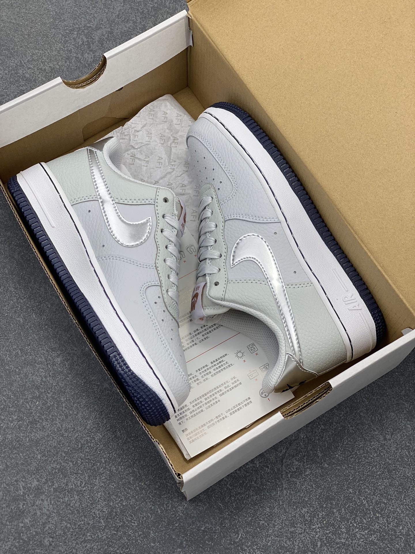 图片[9]-福利特价 Nike Air Force 1 Low 灰蓝银 空军一号低帮运动休闲板鞋 原楦头原纸板 打造纯正空军版型#专注外贸渠道 全掌内置蜂窝气垫 #原盒配件 原厂中底钢印、拉帮完美 货号：CT3839-004 尺码：36 36.5 37.5 38 38.5 39 40 40.5 41 42 42.5 43 44 44.5 45-选品中心