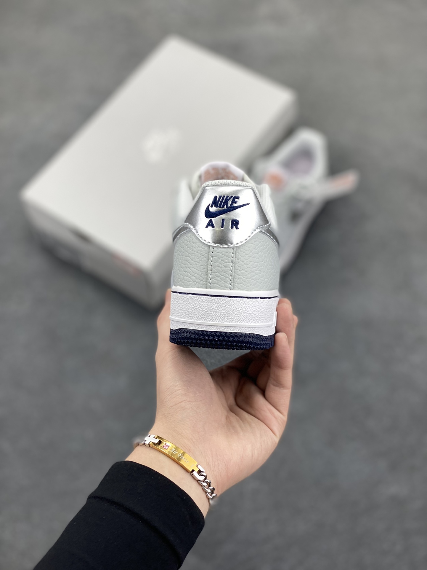 图片[4]-福利特价 Nike Air Force 1 Low 灰蓝银 空军一号低帮运动休闲板鞋 原楦头原纸板 打造纯正空军版型#专注外贸渠道 全掌内置蜂窝气垫 #原盒配件 原厂中底钢印、拉帮完美 货号：CT3839-004 尺码：36 36.5 37.5 38 38.5 39 40 40.5 41 42 42.5 43 44 44.5 45-选品中心