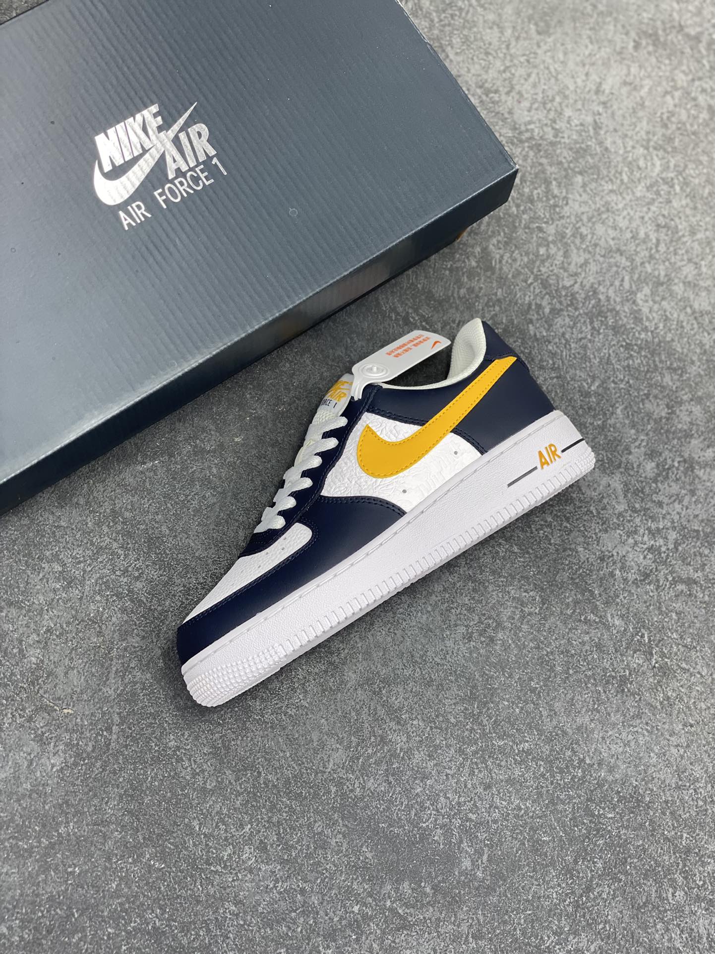 图片[7]-福利特价 Nike Air Force 1 Low 压花暗蓝白黄 空军一号低帮运动休闲板鞋 原楦头原纸板 打造纯正空军版型#专注外贸渠道 全掌内置蜂窝气垫 #原盒配件 原厂中底钢印、拉帮完美 货号：FJ4209-400 尺码：36 36.5 37.5 38 38.5 39 40 40.5 41 42 42.5 43 44 44.5 45-选品中心