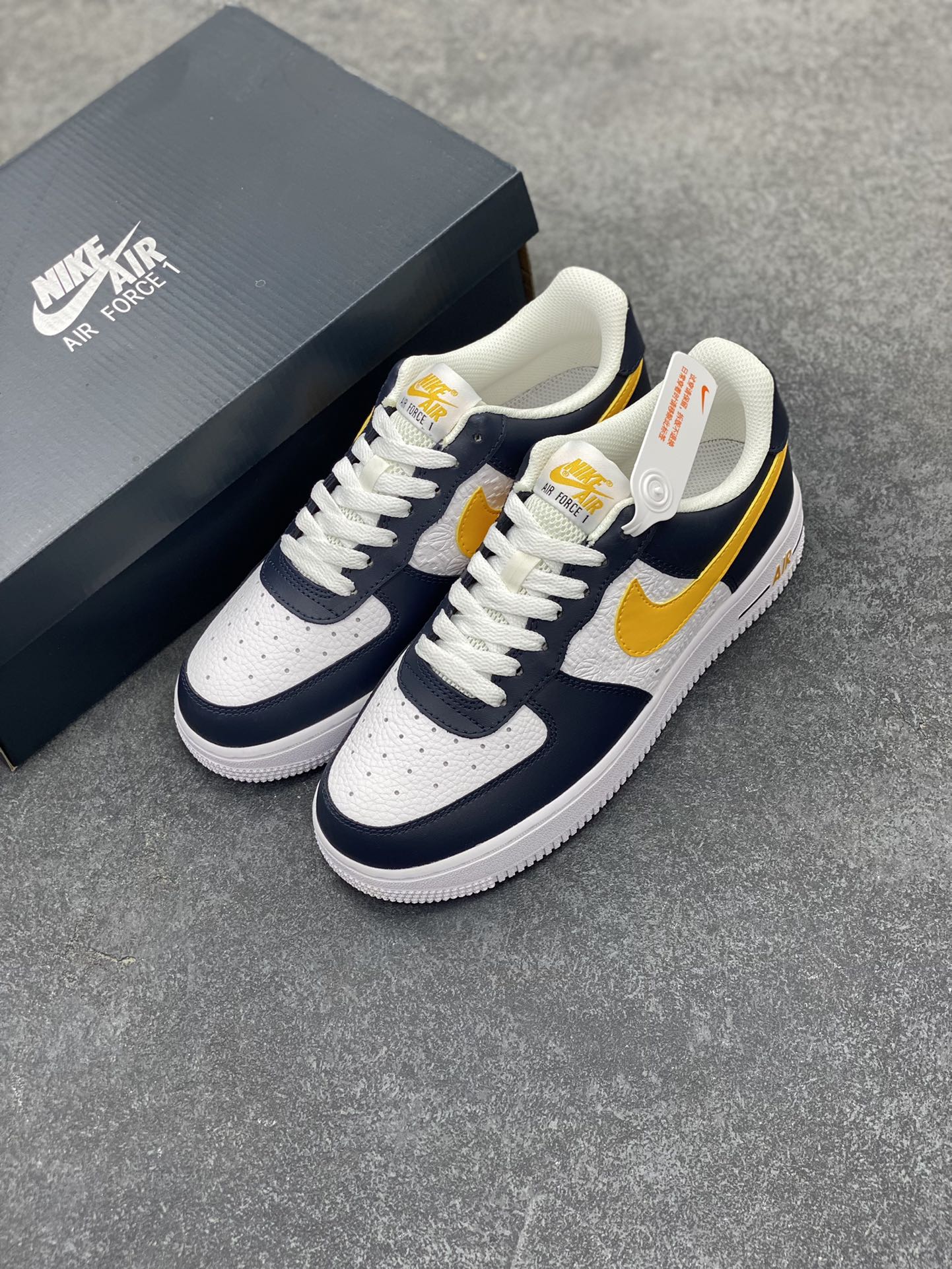 图片[8]-福利特价 Nike Air Force 1 Low 压花暗蓝白黄 空军一号低帮运动休闲板鞋 原楦头原纸板 打造纯正空军版型#专注外贸渠道 全掌内置蜂窝气垫 #原盒配件 原厂中底钢印、拉帮完美 货号：FJ4209-400 尺码：36 36.5 37.5 38 38.5 39 40 40.5 41 42 42.5 43 44 44.5 45-选品中心