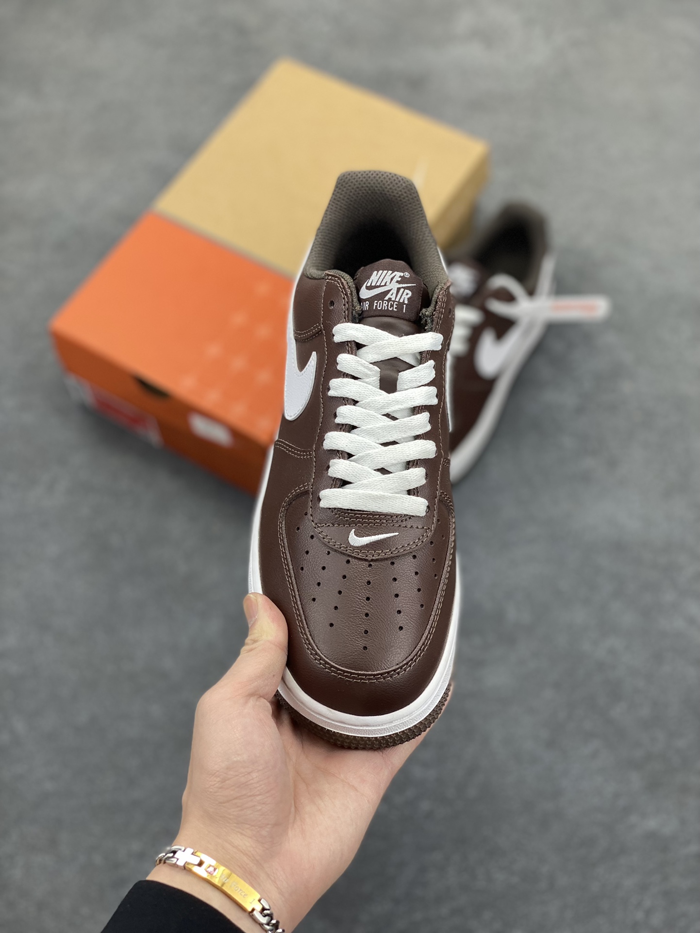 图片[2]-福利特价 Nike Air Force 1 Low 白棕 空军一号低帮运动休闲板鞋 原楦头原纸板 打造纯正空军版型#专注外贸渠道 全掌内置蜂窝气垫 #原盒配件 原厂中底钢印、拉帮完美 货号：FD7039-200 尺码：36 36.5 37.5 38 38.5 39 40 40.5 41 42 42.5 43 44 44.5 45-选品中心