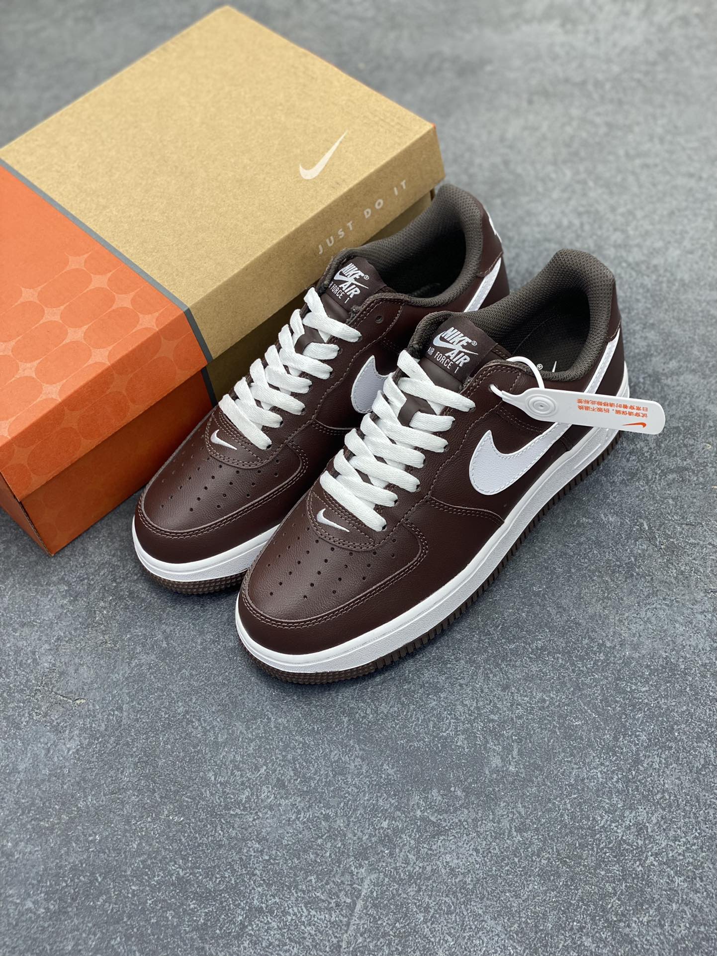 图片[8]-福利特价 Nike Air Force 1 Low 白棕 空军一号低帮运动休闲板鞋 原楦头原纸板 打造纯正空军版型#专注外贸渠道 全掌内置蜂窝气垫 #原盒配件 原厂中底钢印、拉帮完美 货号：FD7039-200 尺码：36 36.5 37.5 38 38.5 39 40 40.5 41 42 42.5 43 44 44.5 45-选品中心