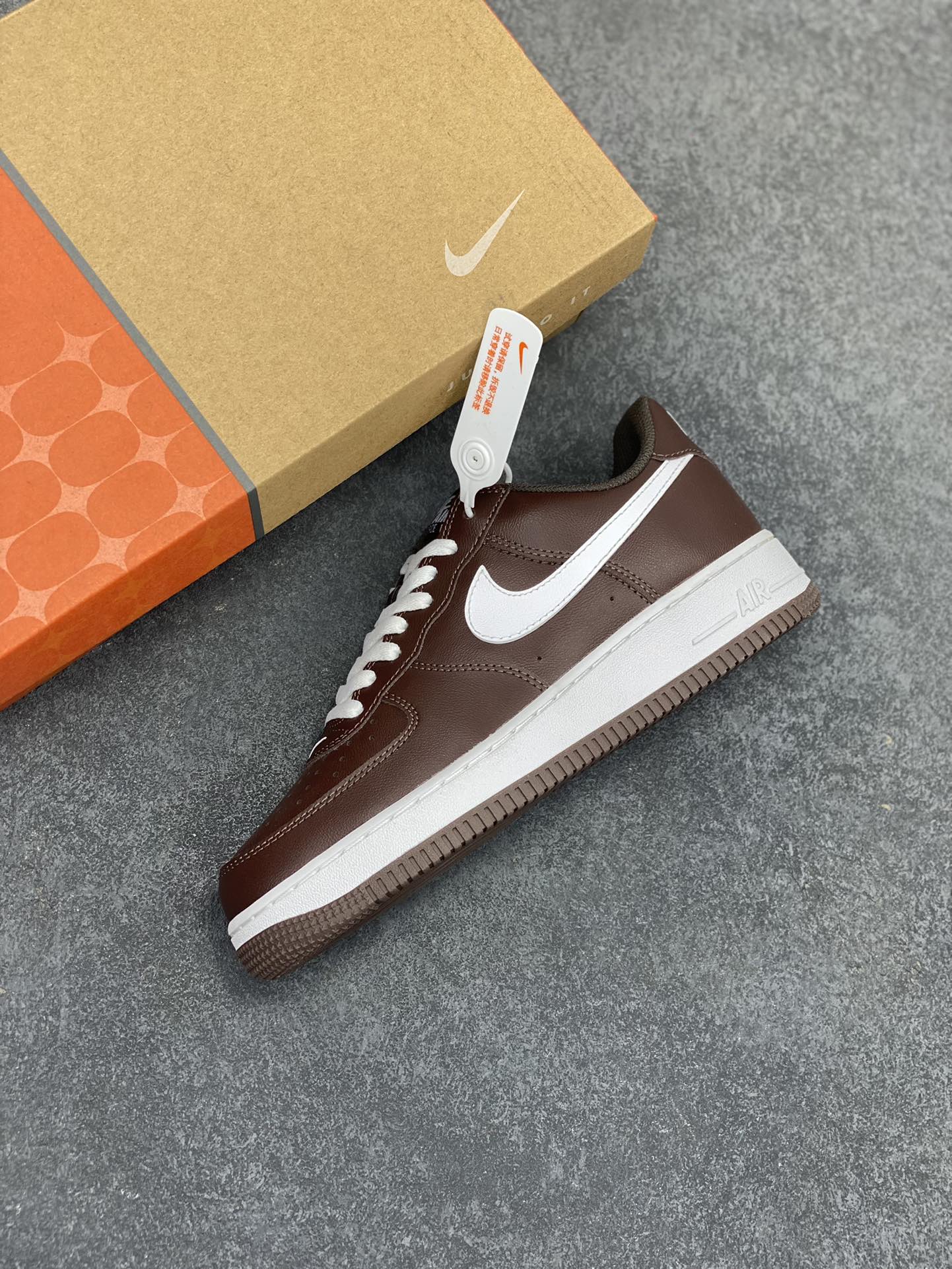 图片[7]-福利特价 Nike Air Force 1 Low 白棕 空军一号低帮运动休闲板鞋 原楦头原纸板 打造纯正空军版型#专注外贸渠道 全掌内置蜂窝气垫 #原盒配件 原厂中底钢印、拉帮完美 货号：FD7039-200 尺码：36 36.5 37.5 38 38.5 39 40 40.5 41 42 42.5 43 44 44.5 45-选品中心