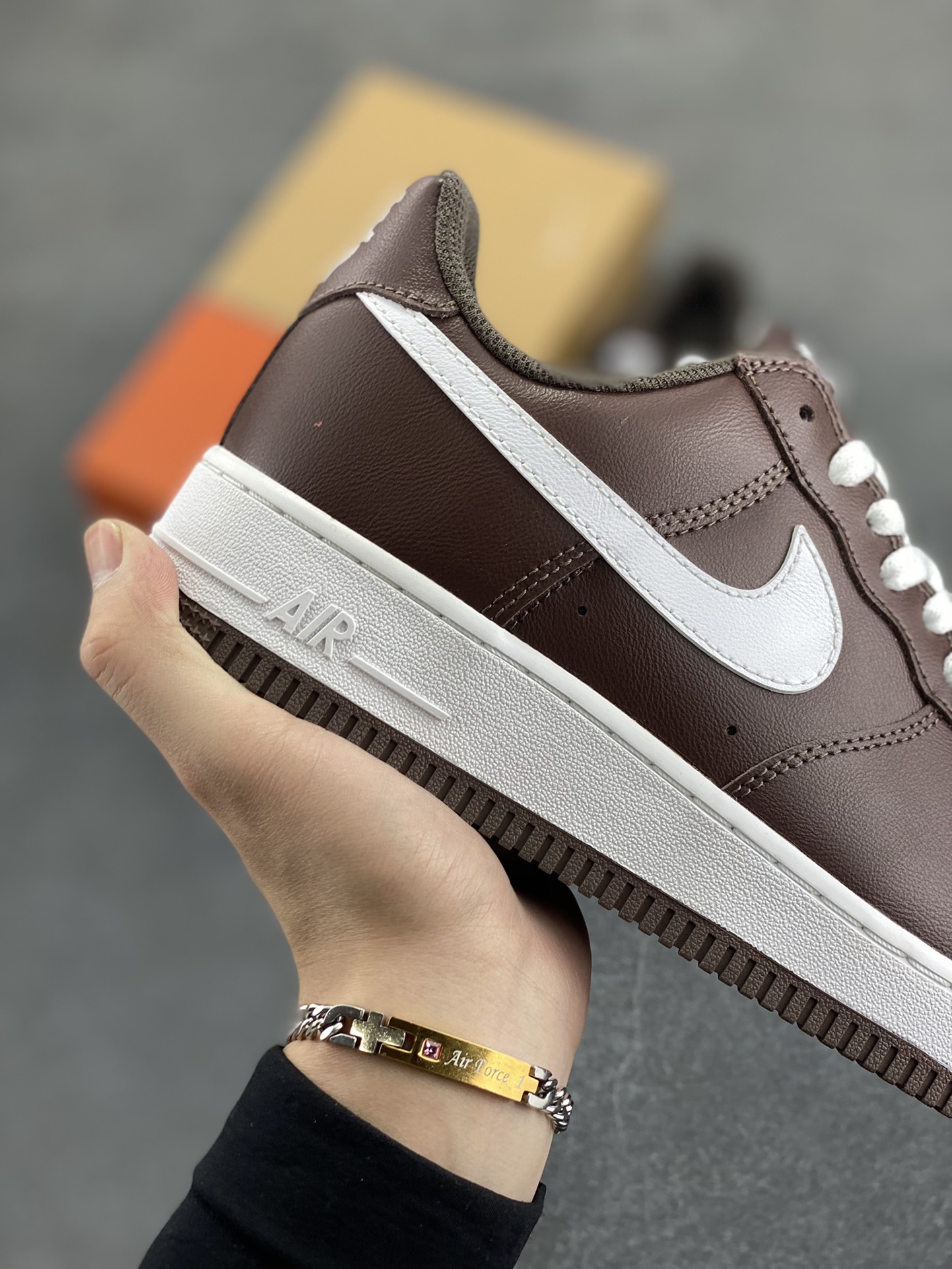 图片[6]-福利特价 Nike Air Force 1 Low 白棕 空军一号低帮运动休闲板鞋 原楦头原纸板 打造纯正空军版型#专注外贸渠道 全掌内置蜂窝气垫 #原盒配件 原厂中底钢印、拉帮完美 货号：FD7039-200 尺码：36 36.5 37.5 38 38.5 39 40 40.5 41 42 42.5 43 44 44.5 45-选品中心