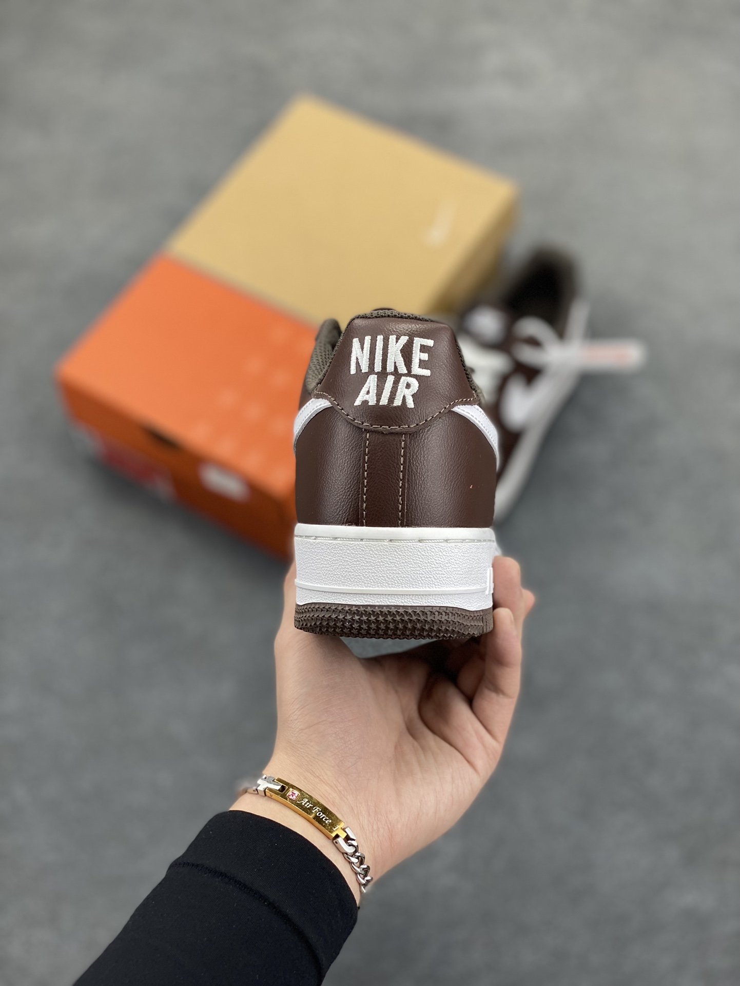 图片[4]-福利特价 Nike Air Force 1 Low 白棕 空军一号低帮运动休闲板鞋 原楦头原纸板 打造纯正空军版型#专注外贸渠道 全掌内置蜂窝气垫 #原盒配件 原厂中底钢印、拉帮完美 货号：FD7039-200 尺码：36 36.5 37.5 38 38.5 39 40 40.5 41 42 42.5 43 44 44.5 45-选品中心