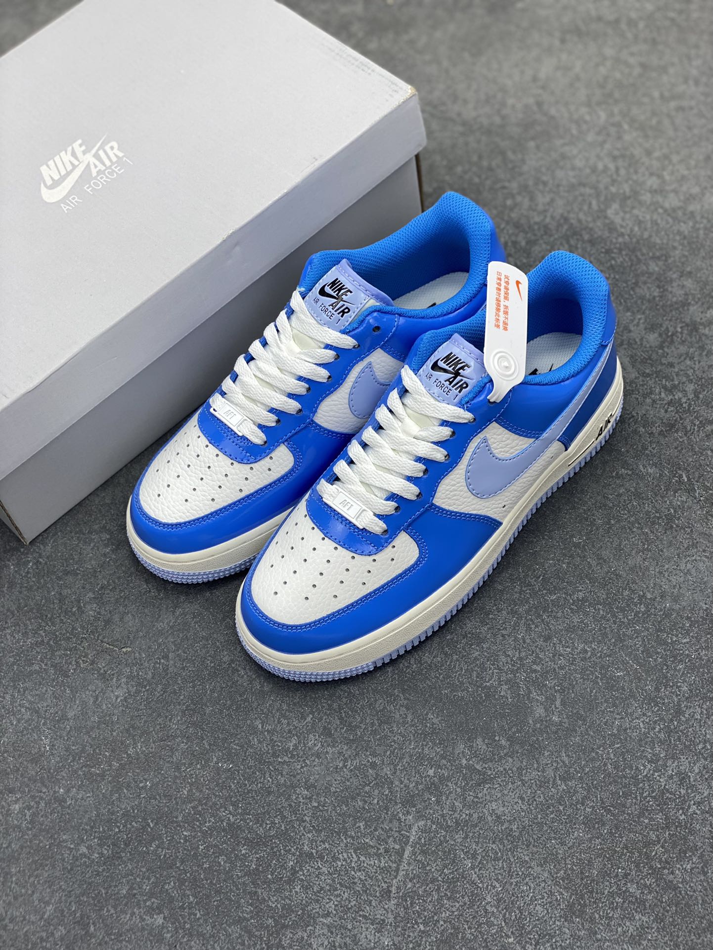 图片[8]-福利特价 Nike Air Force 1 Low 亮面漆皮白蓝 空军一号低帮运动休闲板鞋 原楦头原纸板 打造纯正空军版型#专注外贸渠道 全掌内置蜂窝气垫 #原盒配件 原厂中底钢印、拉帮完美 货号：FJ4801-400 尺码：36 36.5 37.5 38 38.5 39 40 40.5 41 42 42.5 43 44 44.5 45-选品中心