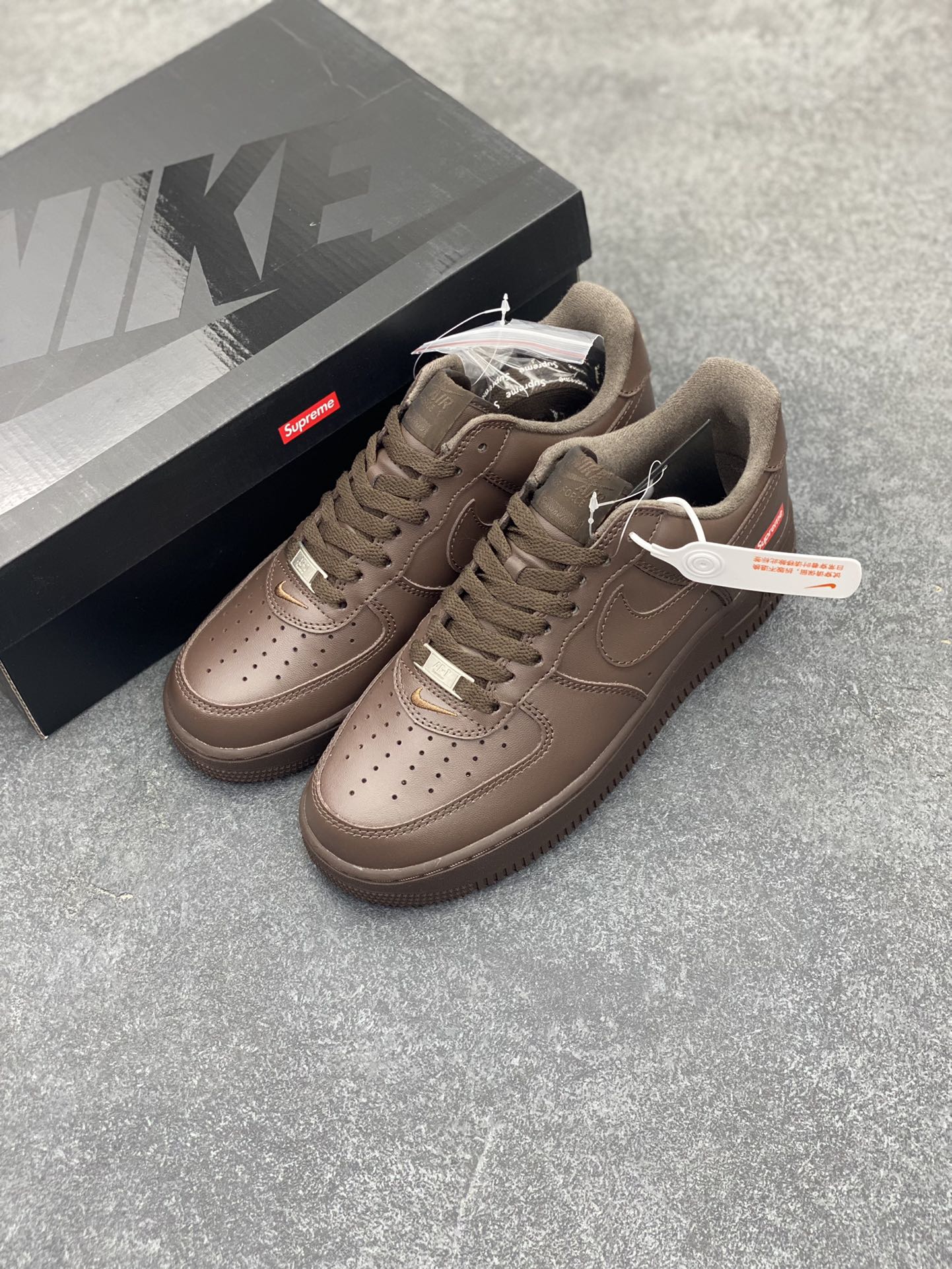 图片[8]-福利特价 Nike Air Force 1 Low Supreme联名 空军一号低帮运动休闲板鞋 原楦头原纸板 打造纯正空军版型#专注外贸渠道 全掌内置蜂窝气垫 #原盒配件 原厂中底钢印、拉帮完美 货号：CU9225-200 尺码：36 36.5 37.5 38 38.5 39 40 40.5 41 42 42.5 43 44 44.5 45-选品中心