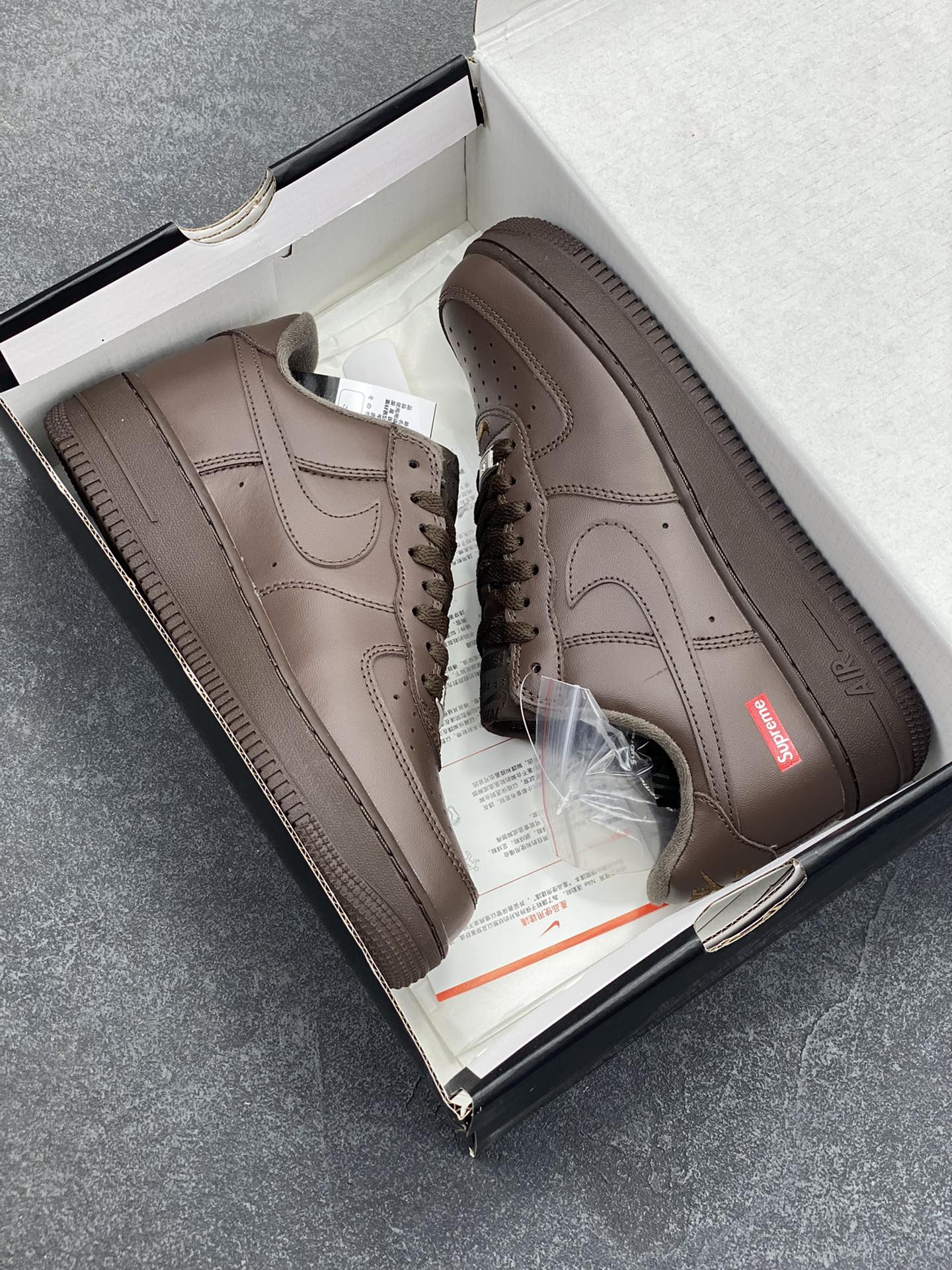 图片[9]-福利特价 Nike Air Force 1 Low Supreme联名 空军一号低帮运动休闲板鞋 原楦头原纸板 打造纯正空军版型#专注外贸渠道 全掌内置蜂窝气垫 #原盒配件 原厂中底钢印、拉帮完美 货号：CU9225-200 尺码：36 36.5 37.5 38 38.5 39 40 40.5 41 42 42.5 43 44 44.5 45-选品中心