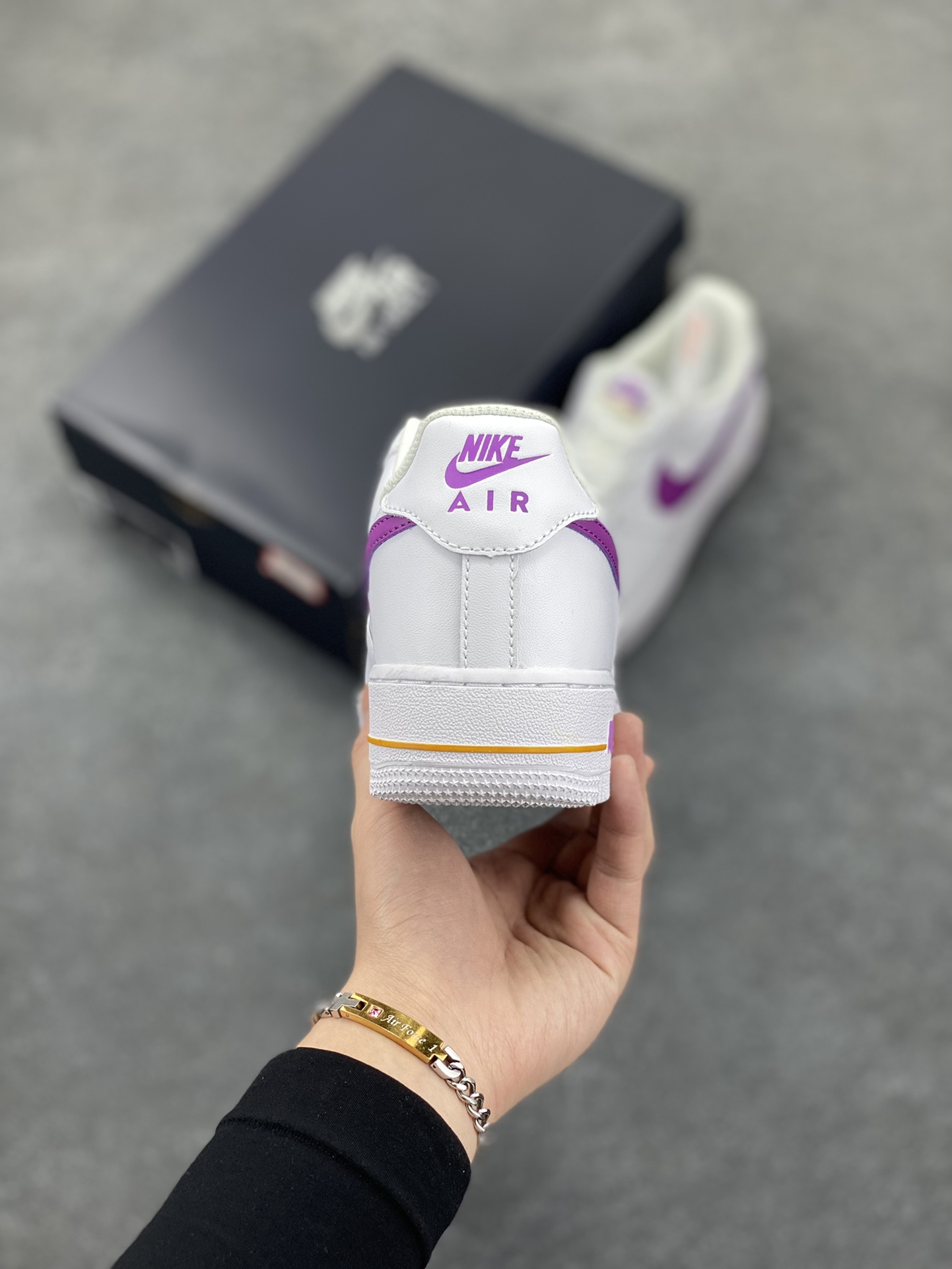 图片[4]-福利特价 Nike Air Force 1 Low 白紫勾 空军一号低帮运动休闲板鞋 原楦头原纸板 打造纯正空军版型#专注外贸渠道 全掌内置蜂窝气垫 #原盒配件 原厂中底钢印、拉帮完美 货号：FJ4209-100 尺码：36 36.5 37.5 38 38.5 39 40 40.5 41 42 42.5 43 44 44.5 45-选品中心