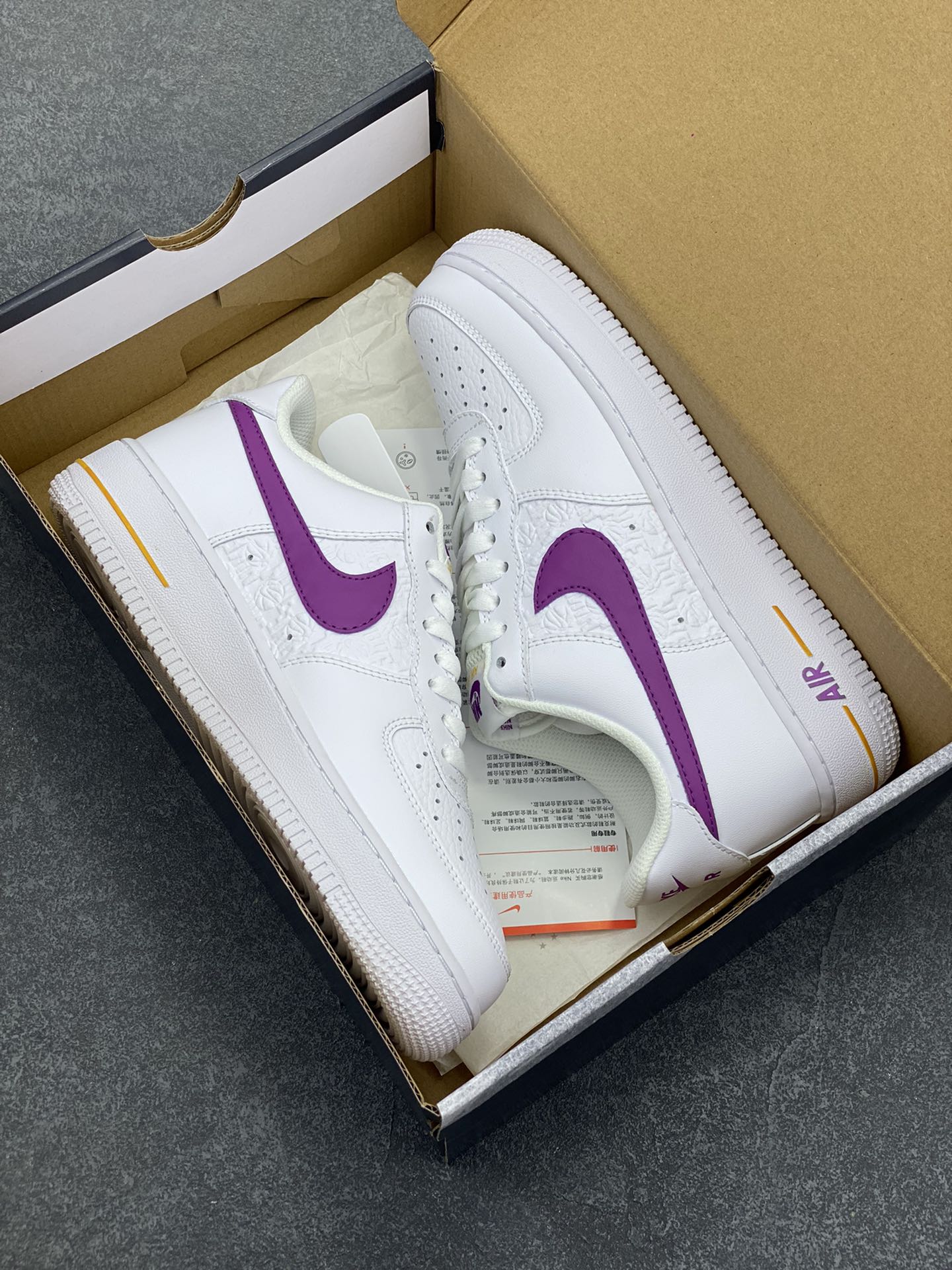 图片[9]-福利特价 Nike Air Force 1 Low 白紫勾 空军一号低帮运动休闲板鞋 原楦头原纸板 打造纯正空军版型#专注外贸渠道 全掌内置蜂窝气垫 #原盒配件 原厂中底钢印、拉帮完美 货号：FJ4209-100 尺码：36 36.5 37.5 38 38.5 39 40 40.5 41 42 42.5 43 44 44.5 45-选品中心