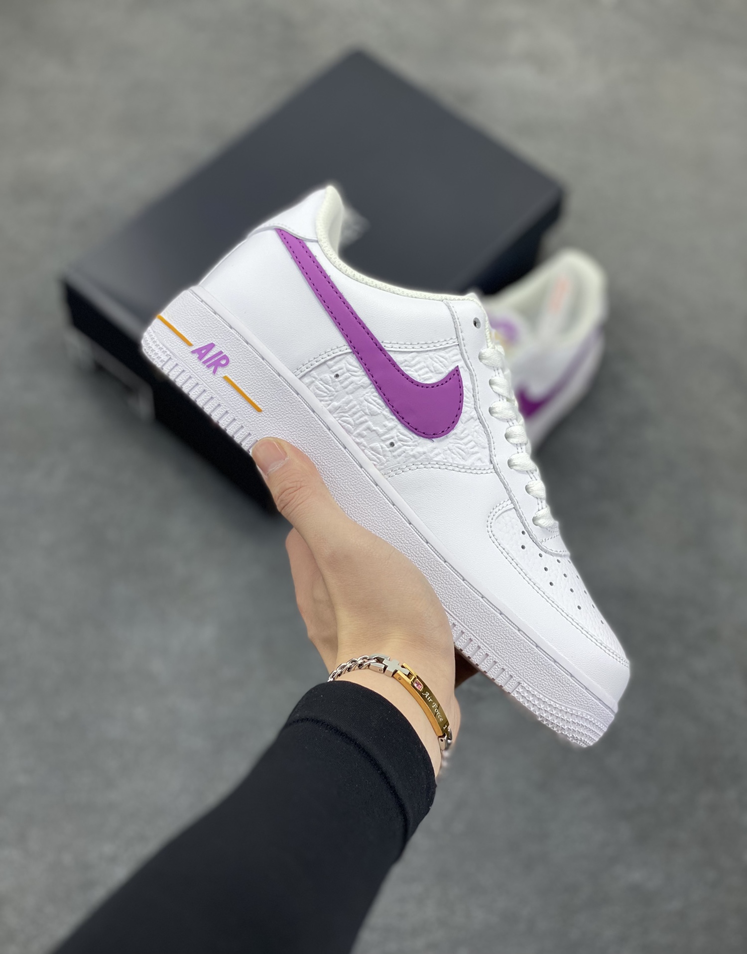 福利特价 Nike Air Force 1 Low 白紫勾 空军一号低帮运动休闲板鞋 原楦头原纸板 打造纯正空军版型#专注外贸渠道 全掌内置蜂窝气垫 #原盒配件 原厂中底钢印、拉帮完美 货号:FJ4209-100 尺码:36 36.5 37.5 38 38.5 39 40 40.5 41 42 42.5 43 44 44.5 45-选品中心