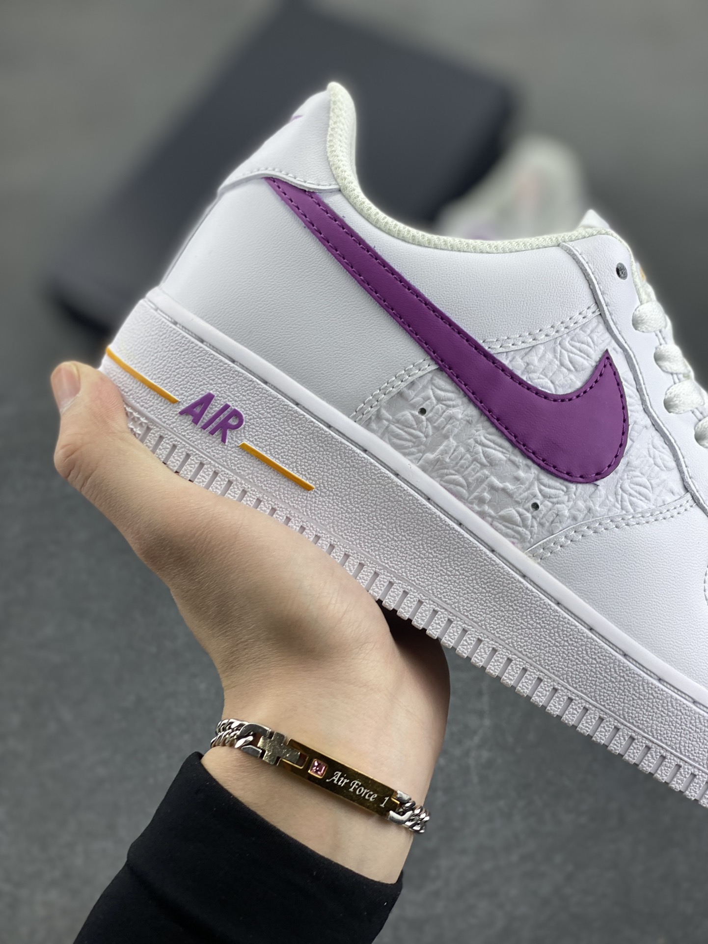 图片[6]-福利特价 Nike Air Force 1 Low 白紫勾 空军一号低帮运动休闲板鞋 原楦头原纸板 打造纯正空军版型#专注外贸渠道 全掌内置蜂窝气垫 #原盒配件 原厂中底钢印、拉帮完美 货号：FJ4209-100 尺码：36 36.5 37.5 38 38.5 39 40 40.5 41 42 42.5 43 44 44.5 45-选品中心