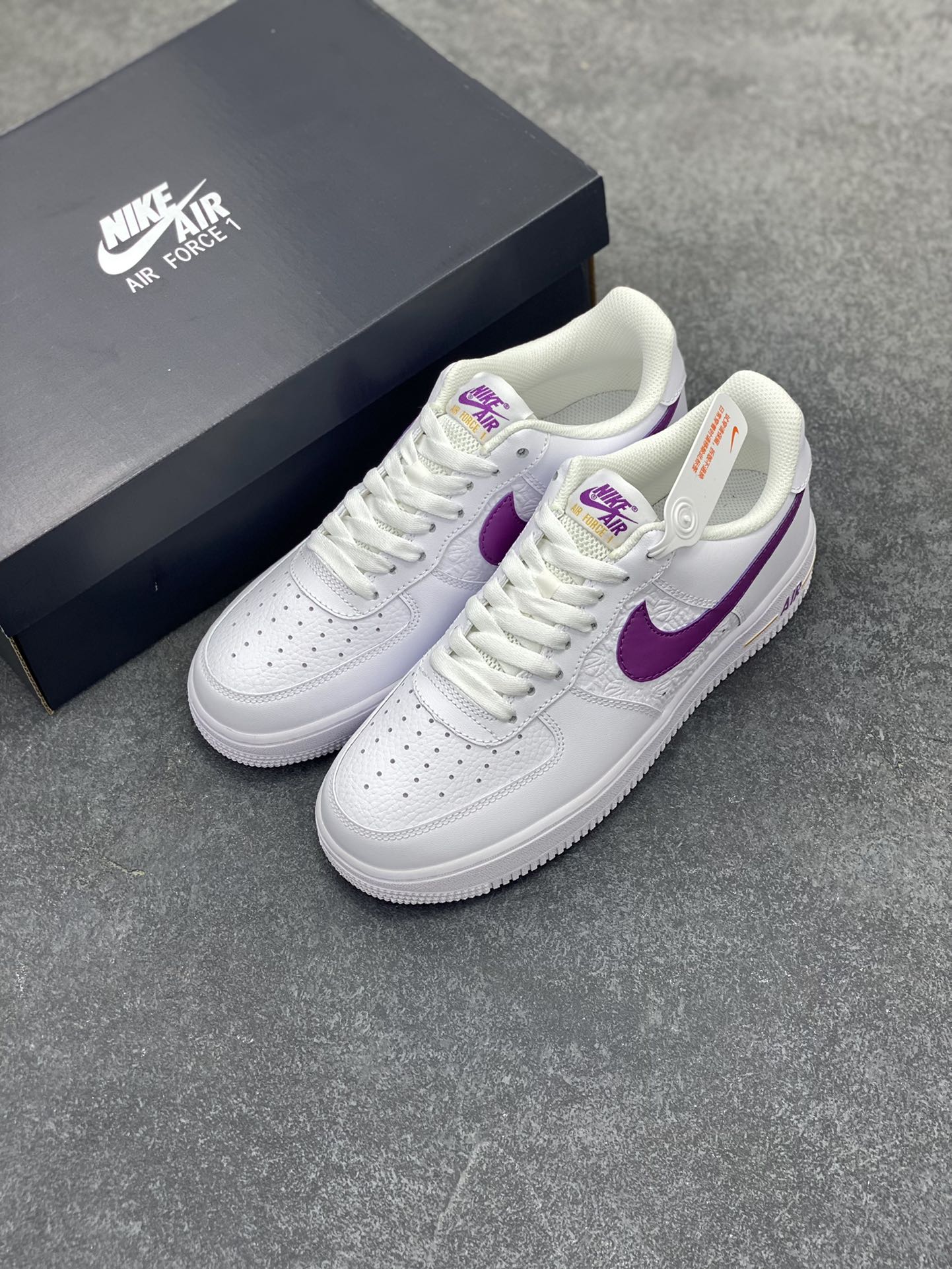 图片[8]-福利特价 Nike Air Force 1 Low 白紫勾 空军一号低帮运动休闲板鞋 原楦头原纸板 打造纯正空军版型#专注外贸渠道 全掌内置蜂窝气垫 #原盒配件 原厂中底钢印、拉帮完美 货号：FJ4209-100 尺码：36 36.5 37.5 38 38.5 39 40 40.5 41 42 42.5 43 44 44.5 45-选品中心