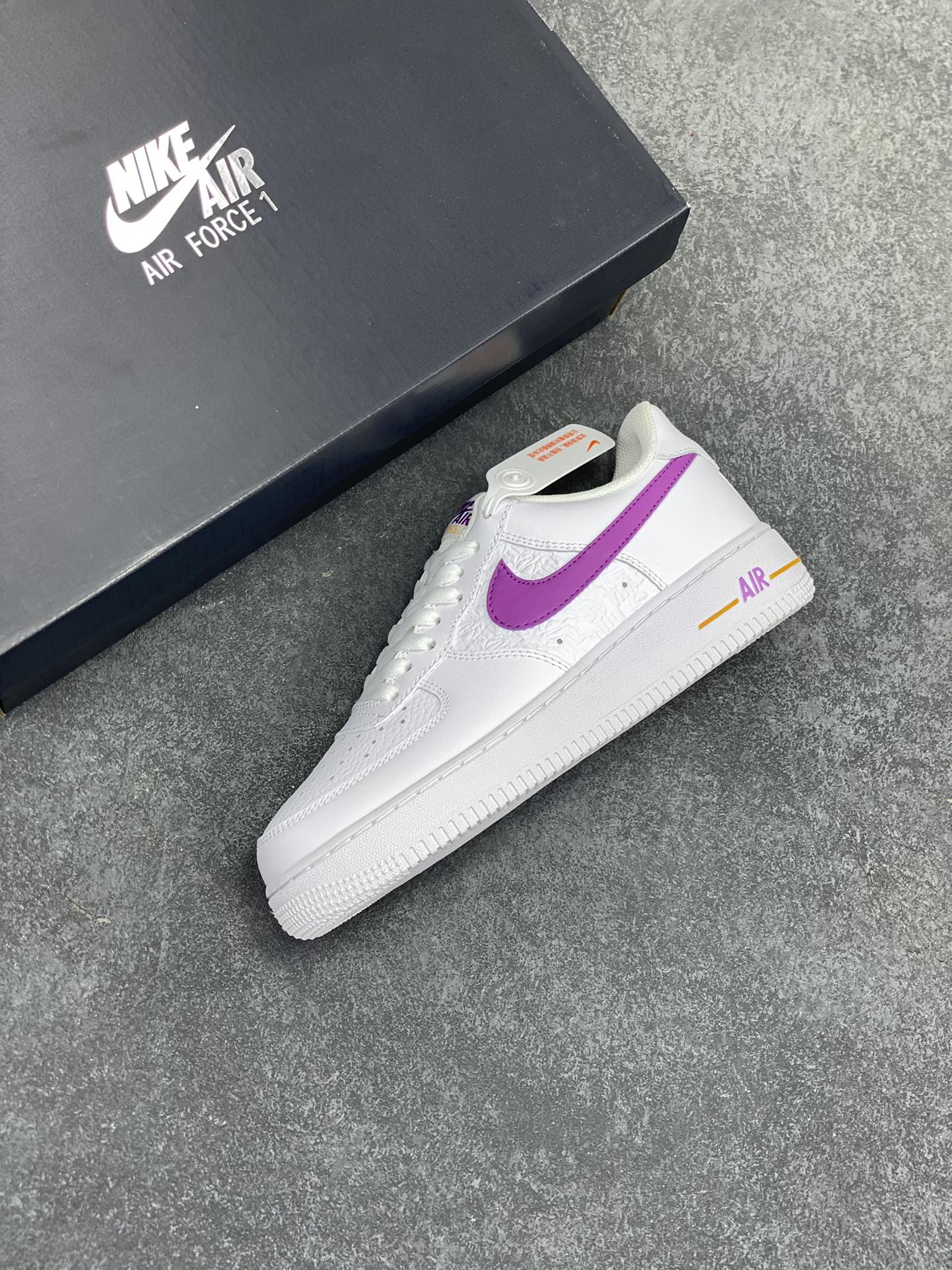 图片[7]-福利特价 Nike Air Force 1 Low 白紫勾 空军一号低帮运动休闲板鞋 原楦头原纸板 打造纯正空军版型#专注外贸渠道 全掌内置蜂窝气垫 #原盒配件 原厂中底钢印、拉帮完美 货号：FJ4209-100 尺码：36 36.5 37.5 38 38.5 39 40 40.5 41 42 42.5 43 44 44.5 45-选品中心