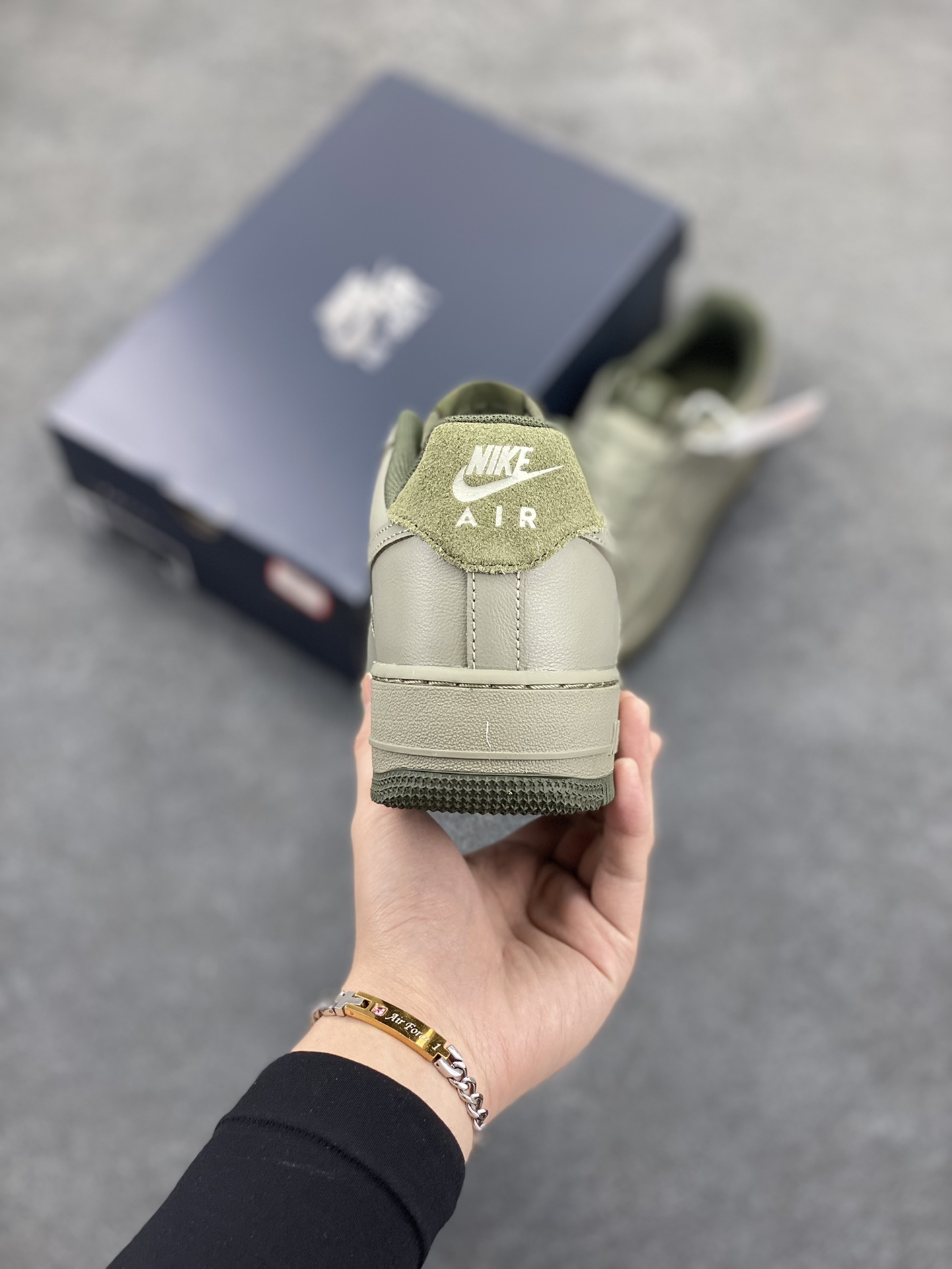 图片[4]-Air Force 1\’ 07 浅军绿小勾 原楦头原纸板 打造纯正空军版型 专注外贸渠道 全掌内置蜂窝气垫 #原盒配件 原厂中底钢印、拉帮完美 货号：HM9483-300 尺码：36 36.5 37.5 38 38.5 39 40 40.5 41 42 42.5 43 44 44.5 45-选品中心