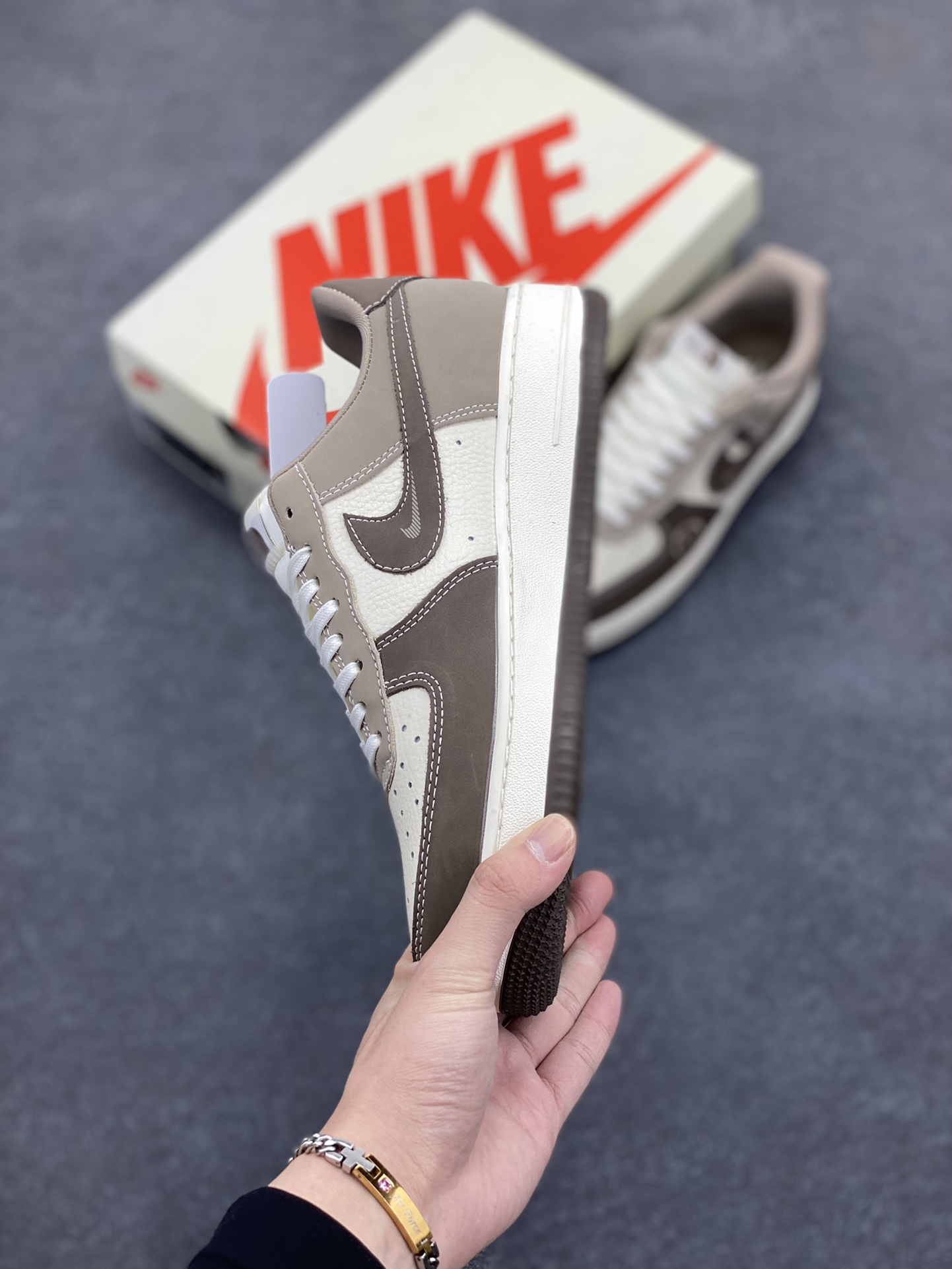 图片[3]-NIke Air Force 1 \’07 Low “北面联名——浅棕鬼脸”空军一号 低帮 运动鞋 休闲鞋 折边针车 工艺难度大 原楦头原纸板 原装鞋盒 定制五金配件 内置全掌气垫 原厂鞋底 货号：KK1988-065 尺码：36 36.5 37.5 38 38.5 39 40 40.5 41 42 42.5 43 44 44.5 45-选品中心