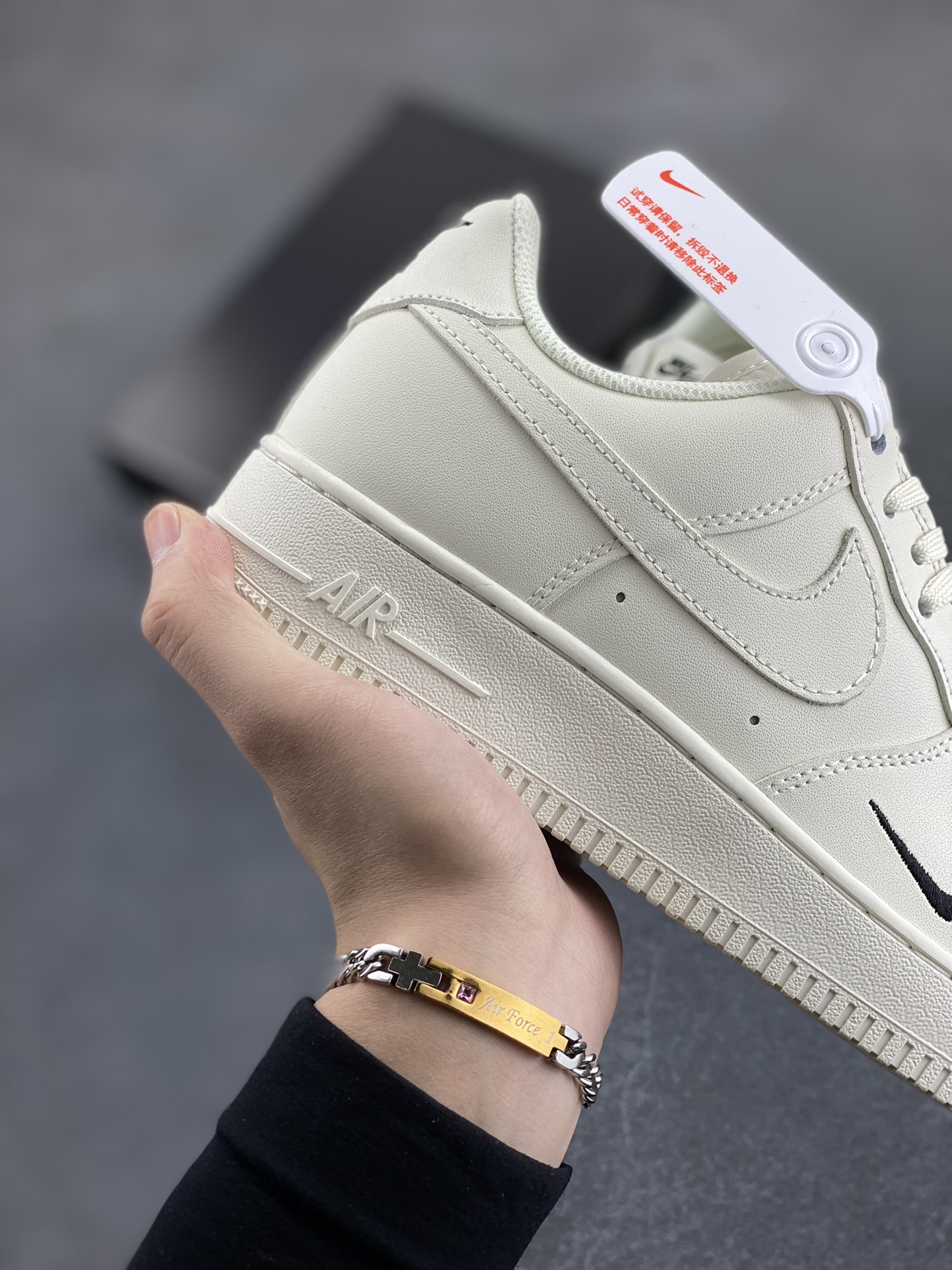 图片[6]-Nike Air Force 1 Low 白黑小勾 空军一号低帮运动休闲板鞋 原楦头原纸板 打造纯正空军版型 专注外贸渠道 全掌内置蜂窝气垫 原盒配件 原厂中底钢印、拉帮完美 货号：HF1058-133 尺码：36 37.5 38 39 40 40.5 41 42 42.5 43 44 44.5 45-选品中心