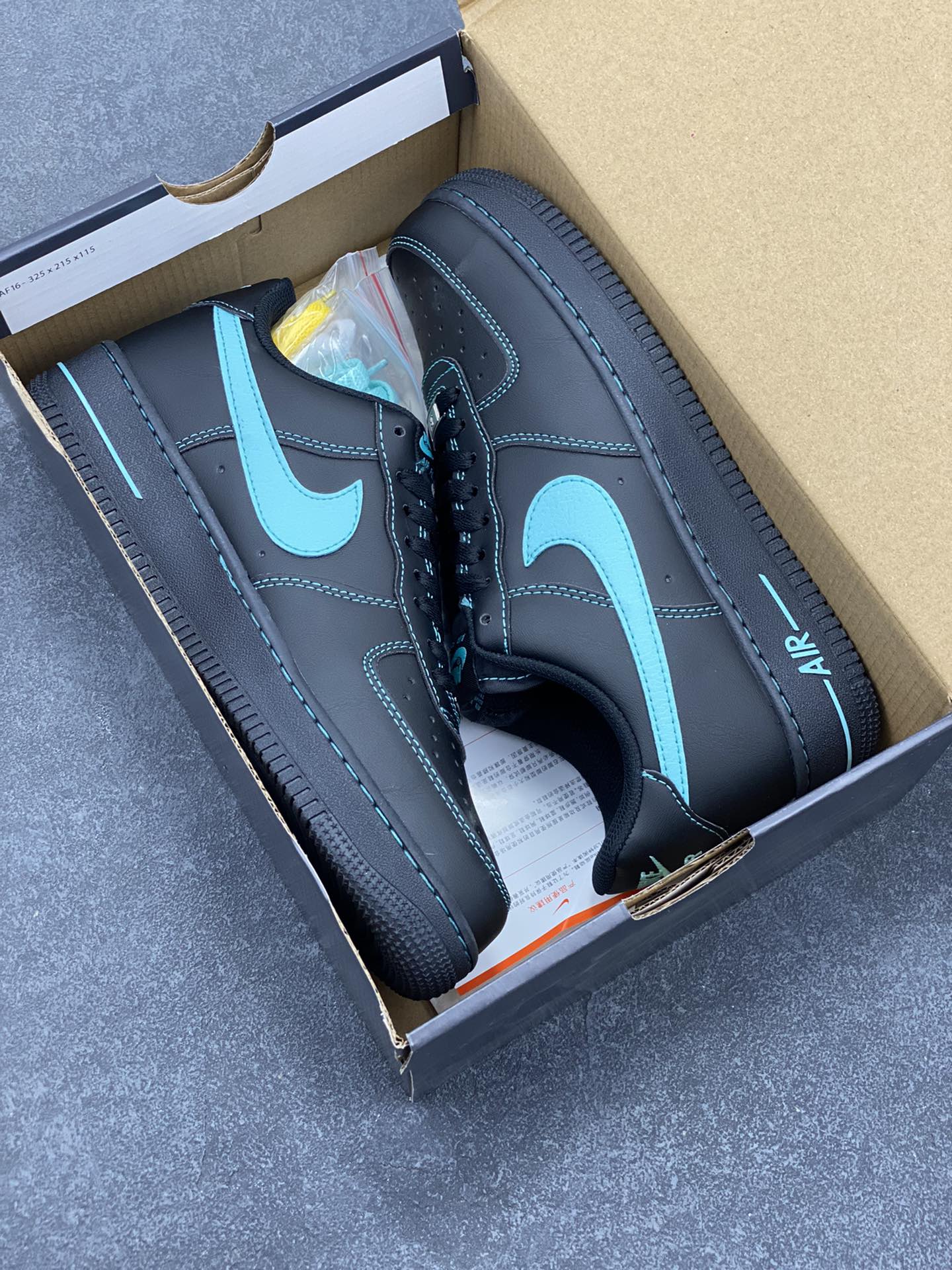 图片[9]-Nike Air Force 1 Low 空军一号低帮百搭休闲运动板鞋。柔软、弹性十足的缓震性能和出色的中底设计，横跨复古与现代的外型结合，造就出风靡全球三十多年的Force 1，直到今天还深受青睐。 货号：HQ2037-002 尺码：36 36.5 37.5 38 38.5 39 40 40.5 41 42 42.5 43 44 44.5 45-选品中心