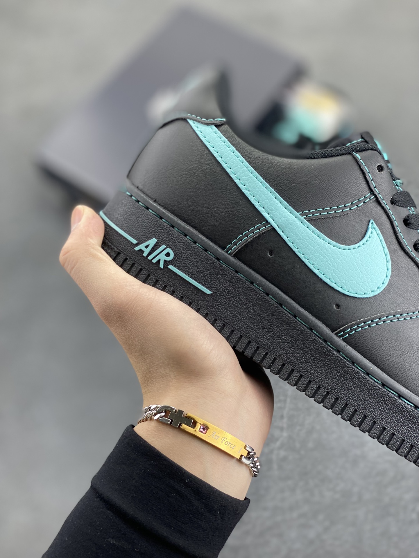 图片[6]-Nike Air Force 1 Low 空军一号低帮百搭休闲运动板鞋。柔软、弹性十足的缓震性能和出色的中底设计，横跨复古与现代的外型结合，造就出风靡全球三十多年的Force 1，直到今天还深受青睐。 货号：HQ2037-002 尺码：36 36.5 37.5 38 38.5 39 40 40.5 41 42 42.5 43 44 44.5 45-选品中心