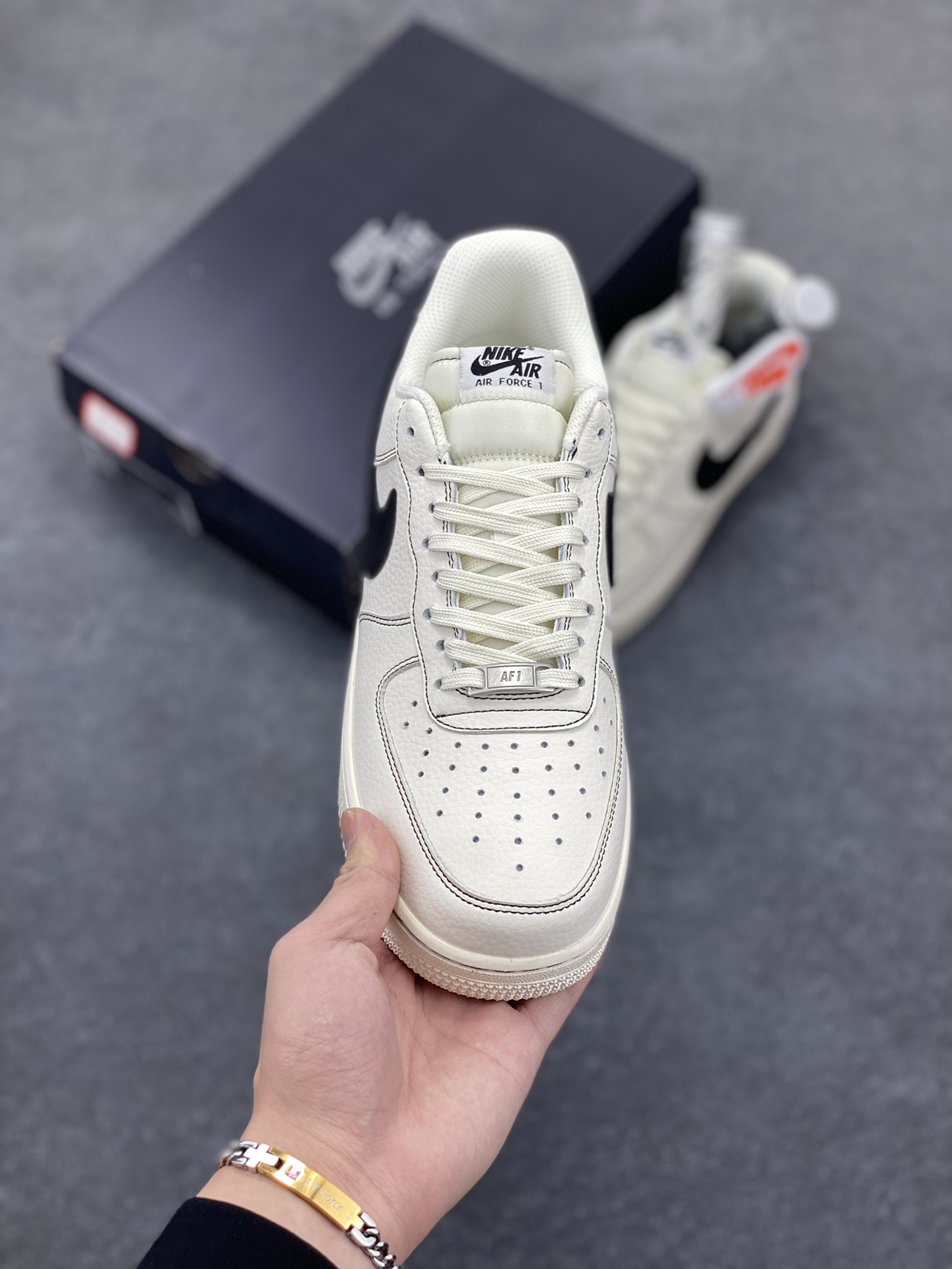 图片[2]-Nike Air Force 1 Low 白黑 原楦头原纸板 打造纯正空军版型 专注外贸渠道 全掌内置蜂窝气垫 原盒配件 原厂中底钢印、拉帮完美 货号：HQ2037-200 尺码：36 36.5 37.5 38 38.5 39 40 40.5 41 42 42.5 43 44 44.5 45-选品中心
