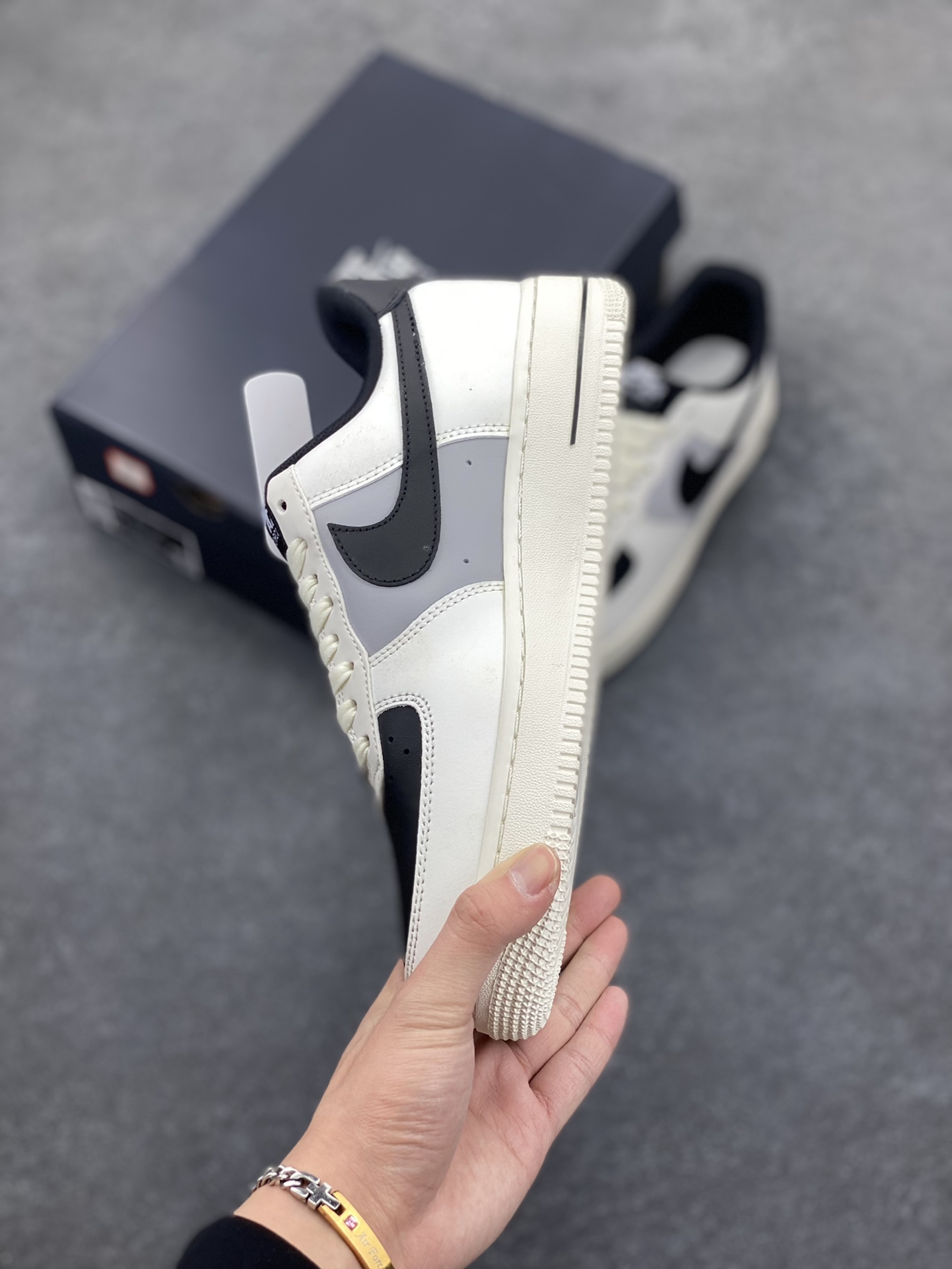 图片[3]-Nike Air Force 1 Low \’07 “米黑灰拼接”低帮空军一号休闲板鞋 定制皮料 3M反光 原楦原纸板 纯正版型 清洁度完美 内置全掌气垫 货号：RS2696-112 尺码：36 36.5 37.5 38 38.5 39 40 40.5 41 42 42.5 43 44 44.5 45-选品中心