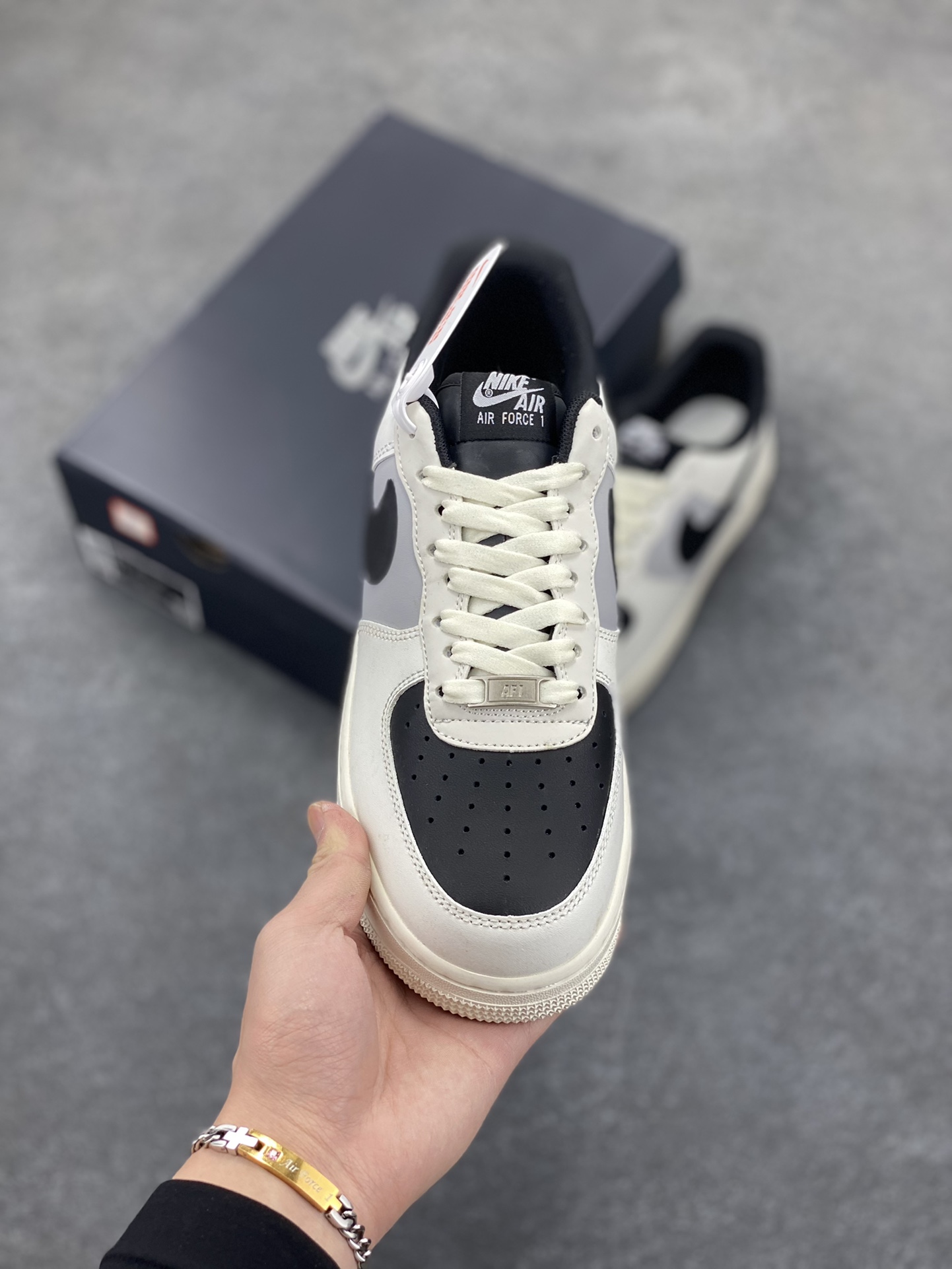 图片[2]-Nike Air Force 1 Low \’07 “米黑灰拼接”低帮空军一号休闲板鞋 定制皮料 3M反光 原楦原纸板 纯正版型 清洁度完美 内置全掌气垫 货号：RS2696-112 尺码：36 36.5 37.5 38 38.5 39 40 40.5 41 42 42.5 43 44 44.5 45-选品中心
