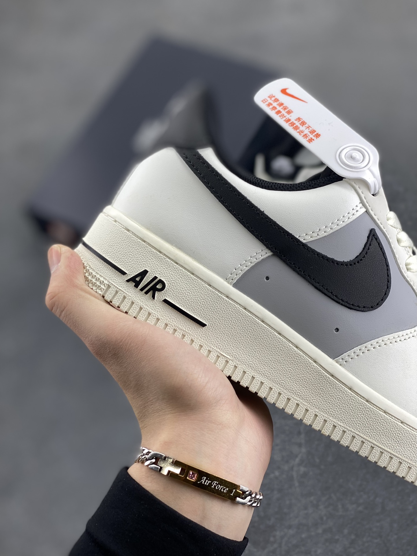 图片[6]-Nike Air Force 1 Low \’07 “米黑灰拼接”低帮空军一号休闲板鞋 定制皮料 3M反光 原楦原纸板 纯正版型 清洁度完美 内置全掌气垫 货号：RS2696-112 尺码：36 36.5 37.5 38 38.5 39 40 40.5 41 42 42.5 43 44 44.5 45-选品中心