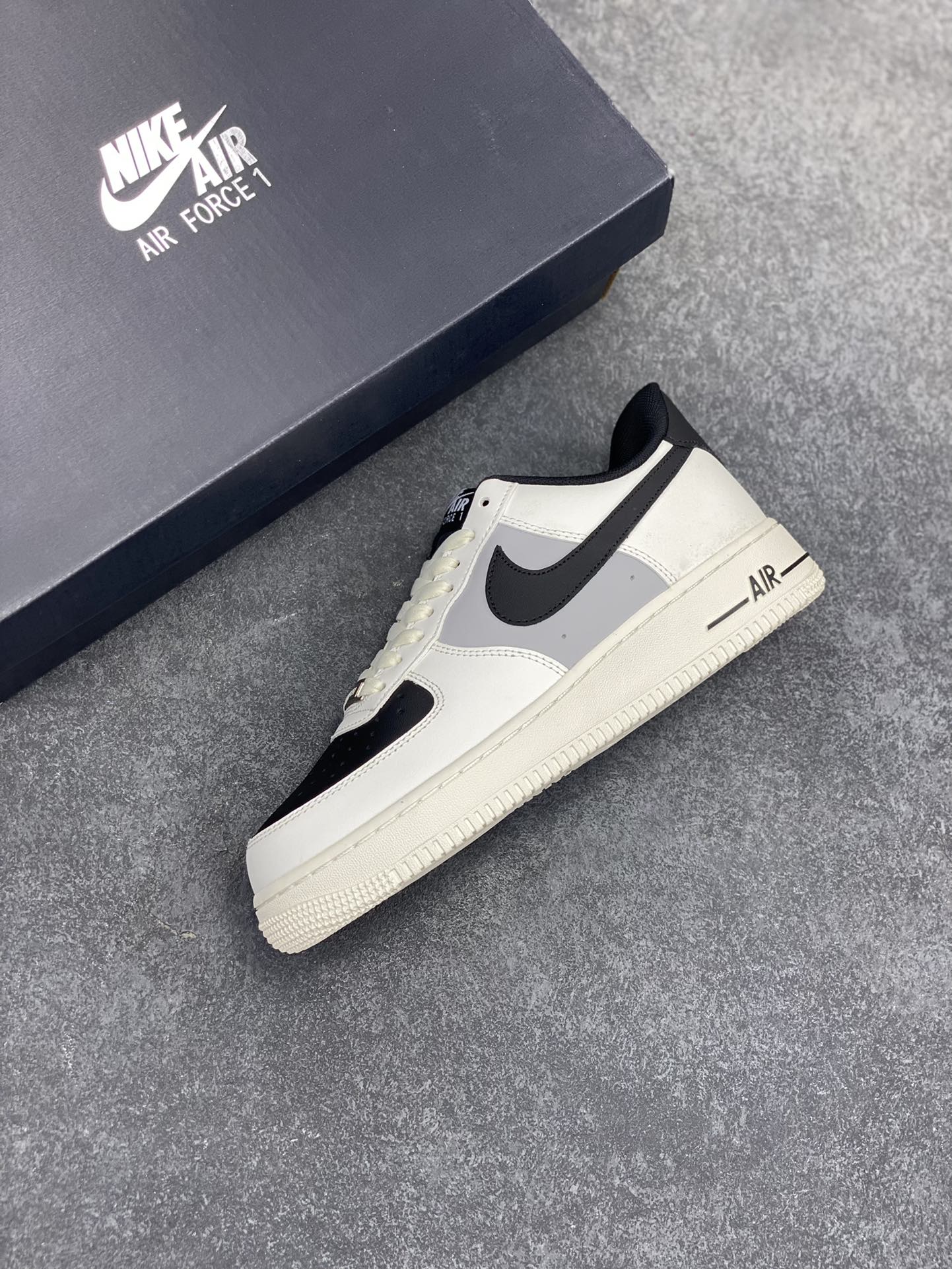 图片[7]-Nike Air Force 1 Low \’07 “米黑灰拼接”低帮空军一号休闲板鞋 定制皮料 3M反光 原楦原纸板 纯正版型 清洁度完美 内置全掌气垫 货号：RS2696-112 尺码：36 36.5 37.5 38 38.5 39 40 40.5 41 42 42.5 43 44 44.5 45-选品中心