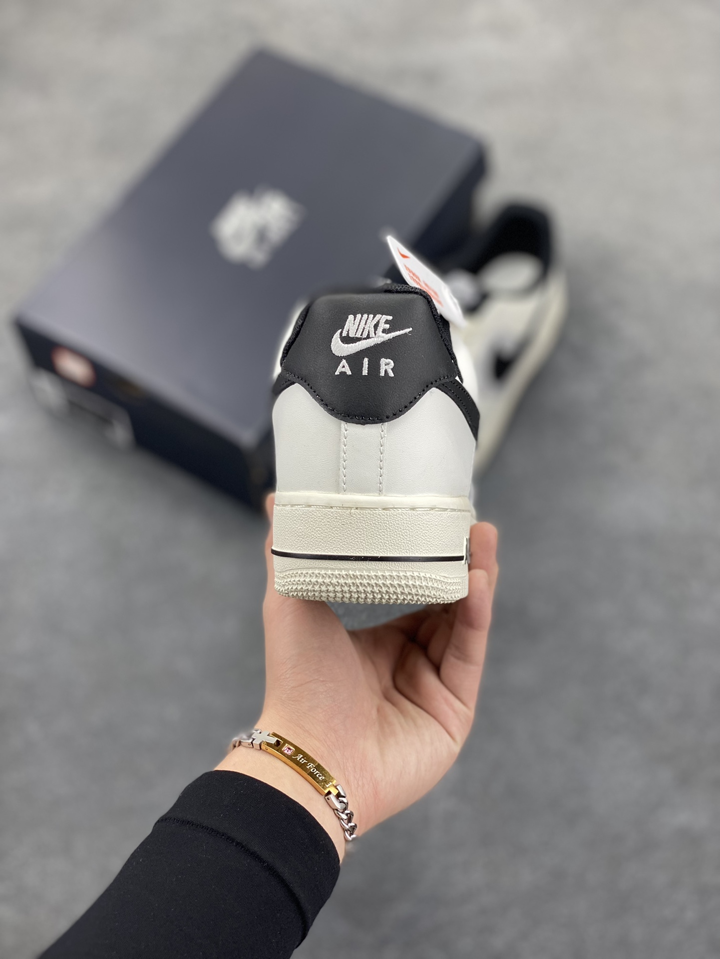 图片[4]-Nike Air Force 1 Low \’07 “米黑灰拼接”低帮空军一号休闲板鞋 定制皮料 3M反光 原楦原纸板 纯正版型 清洁度完美 内置全掌气垫 货号：RS2696-112 尺码：36 36.5 37.5 38 38.5 39 40 40.5 41 42 42.5 43 44 44.5 45-选品中心