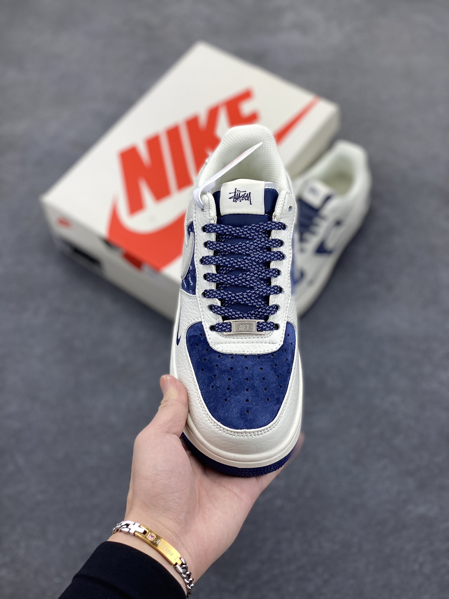 图片[2]-Nike Air Force 1 Low 空军一号低帮百搭休闲运动板鞋。柔软、弹性十足的缓震性能和出色的中底设计，横跨复古与现代的外型结合，造就出风靡全球三十多年的Force 1，直到今天还深受青睐。 货号：XZ6188-728 尺码：36 37.5 38 39 40 40.5 41 42 42.5 43 44 44.5 45-选品中心