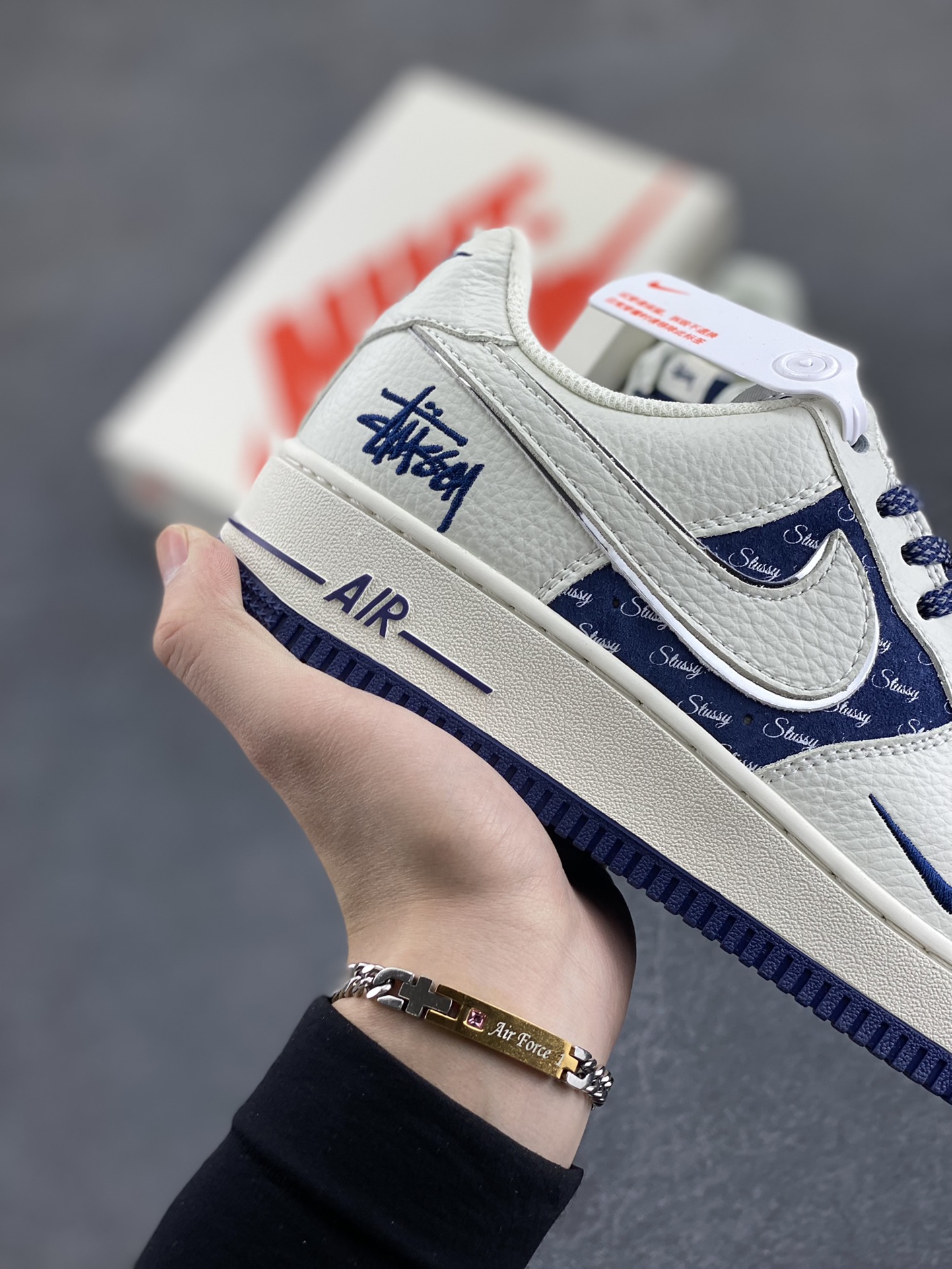 图片[6]-Nike Air Force 1 Low 空军一号低帮百搭休闲运动板鞋。柔软、弹性十足的缓震性能和出色的中底设计，横跨复古与现代的外型结合，造就出风靡全球三十多年的Force 1，直到今天还深受青睐。 货号：XZ6188-728 尺码：36 37.5 38 39 40 40.5 41 42 42.5 43 44 44.5 45-选品中心