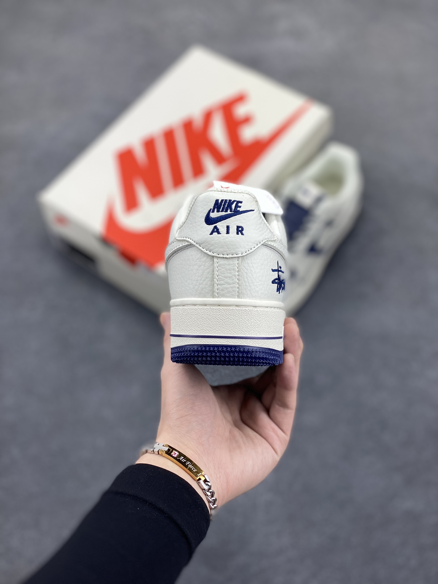 图片[4]-Nike Air Force 1 Low 空军一号低帮百搭休闲运动板鞋。柔软、弹性十足的缓震性能和出色的中底设计，横跨复古与现代的外型结合，造就出风靡全球三十多年的Force 1，直到今天还深受青睐。 货号：XZ6188-728 尺码：36 37.5 38 39 40 40.5 41 42 42.5 43 44 44.5 45-选品中心